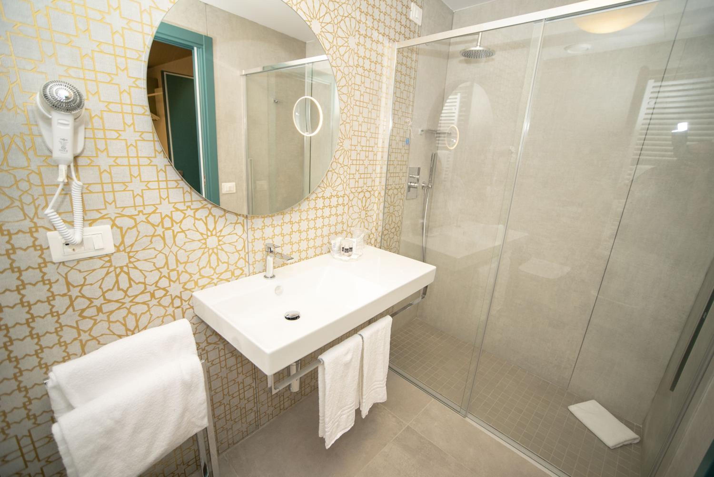 Deluxe Triple Room - Photo 5