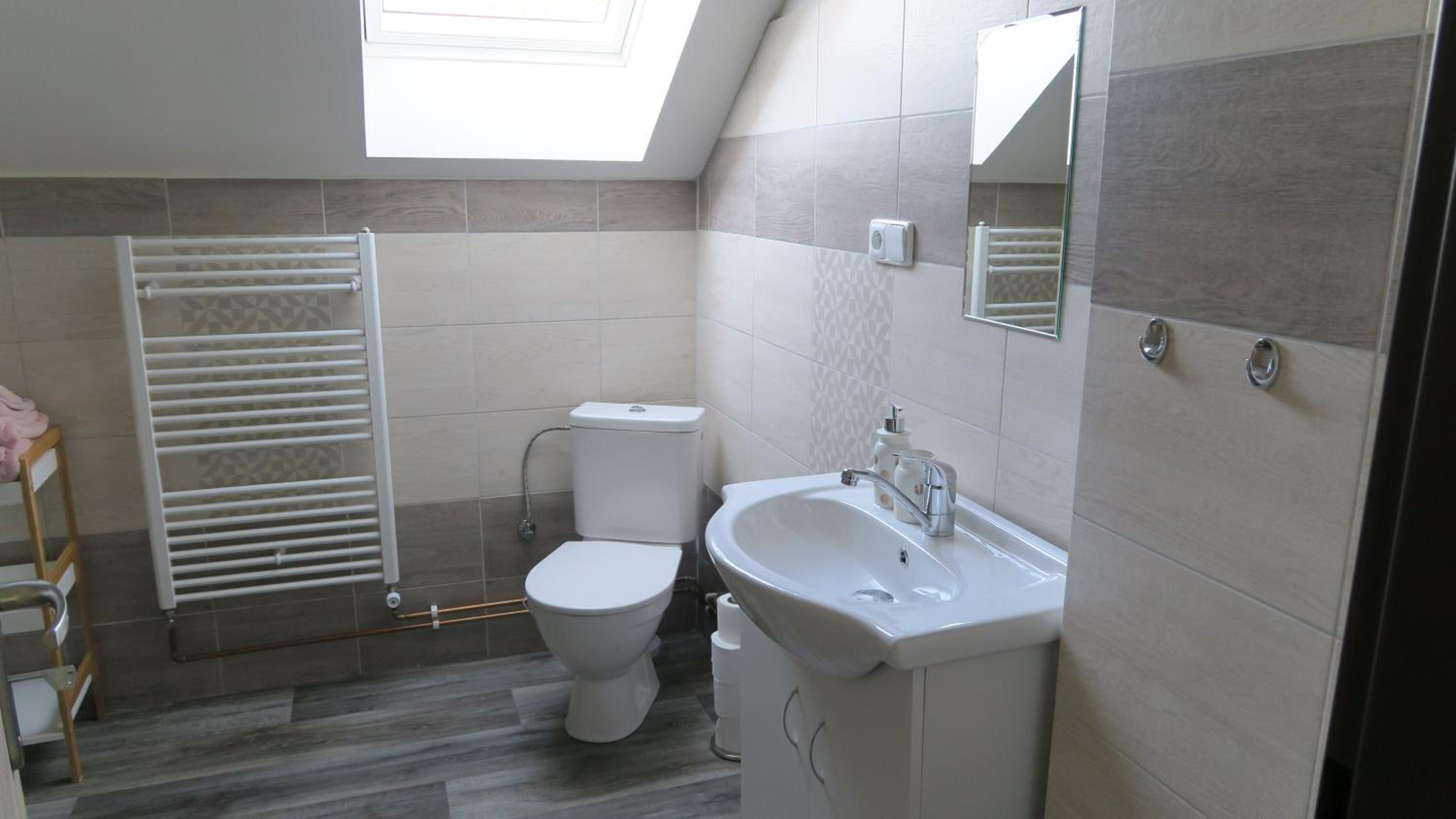 One-Bedroom Apartment photo 2