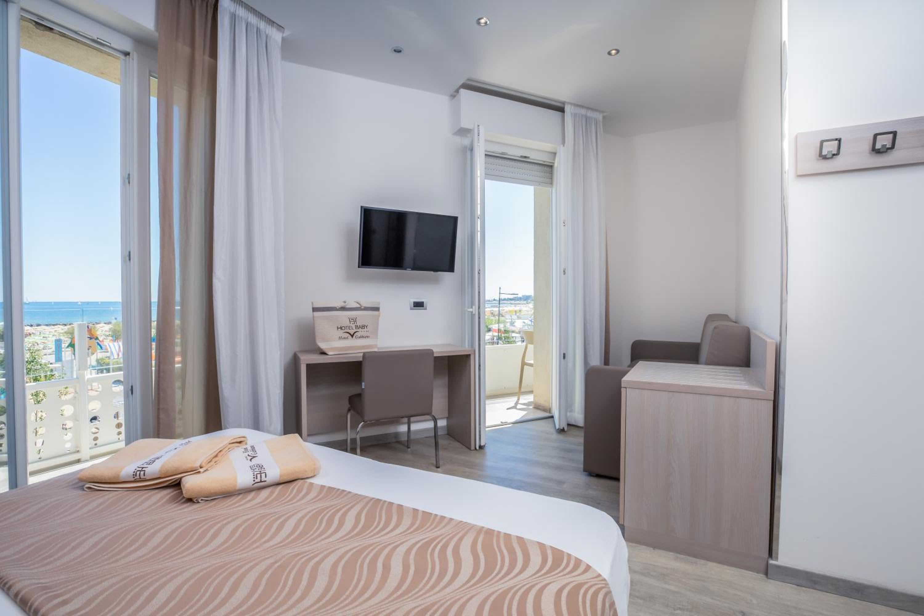 Deluxe Double Room with Balcony and Sea View - Photo 2