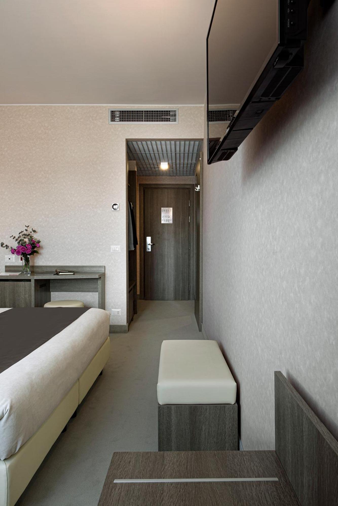 Double or Twin Room photo 3