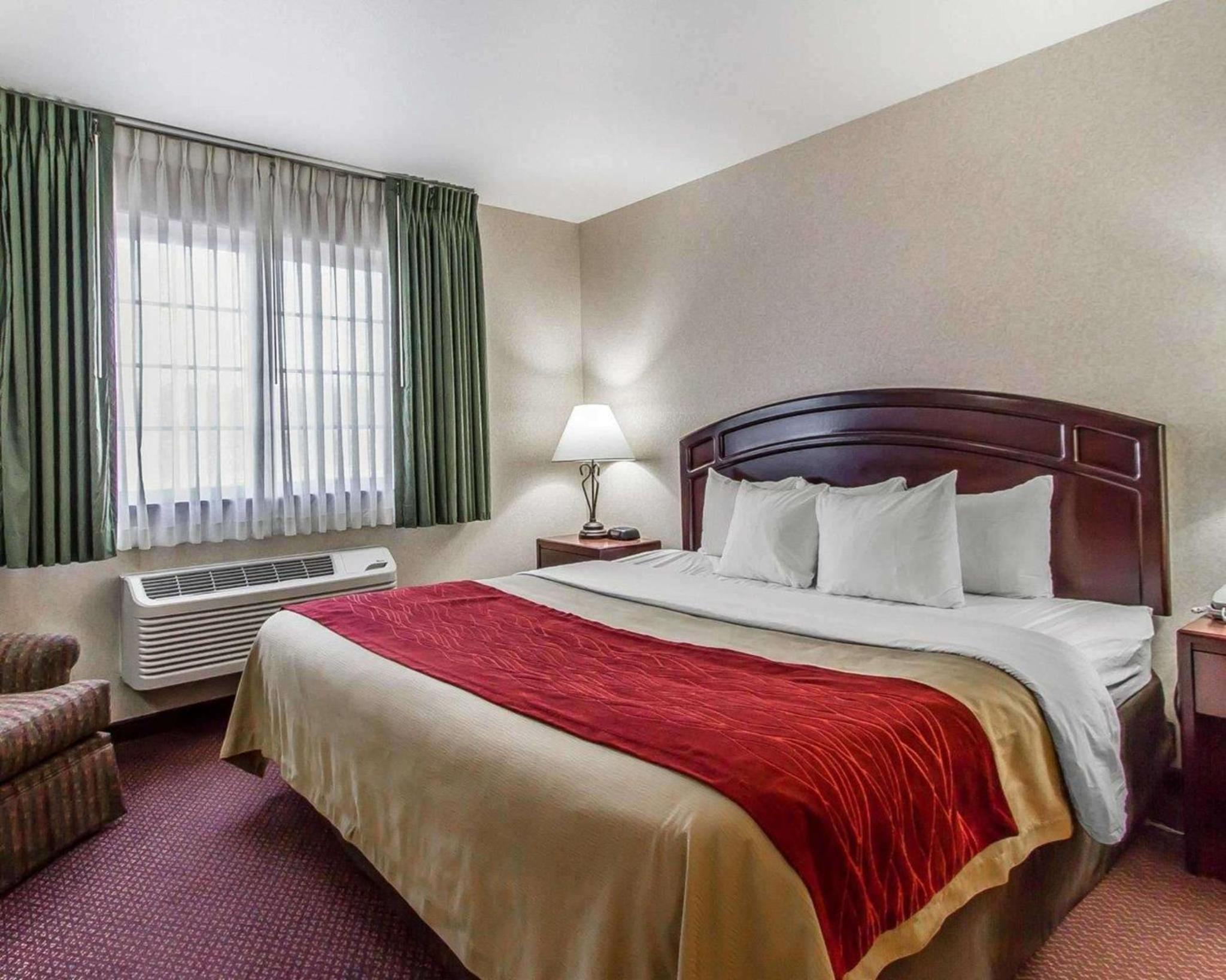 King Suite with Sofa Bed and Spa Bath - Non-Smoking - Photo 1