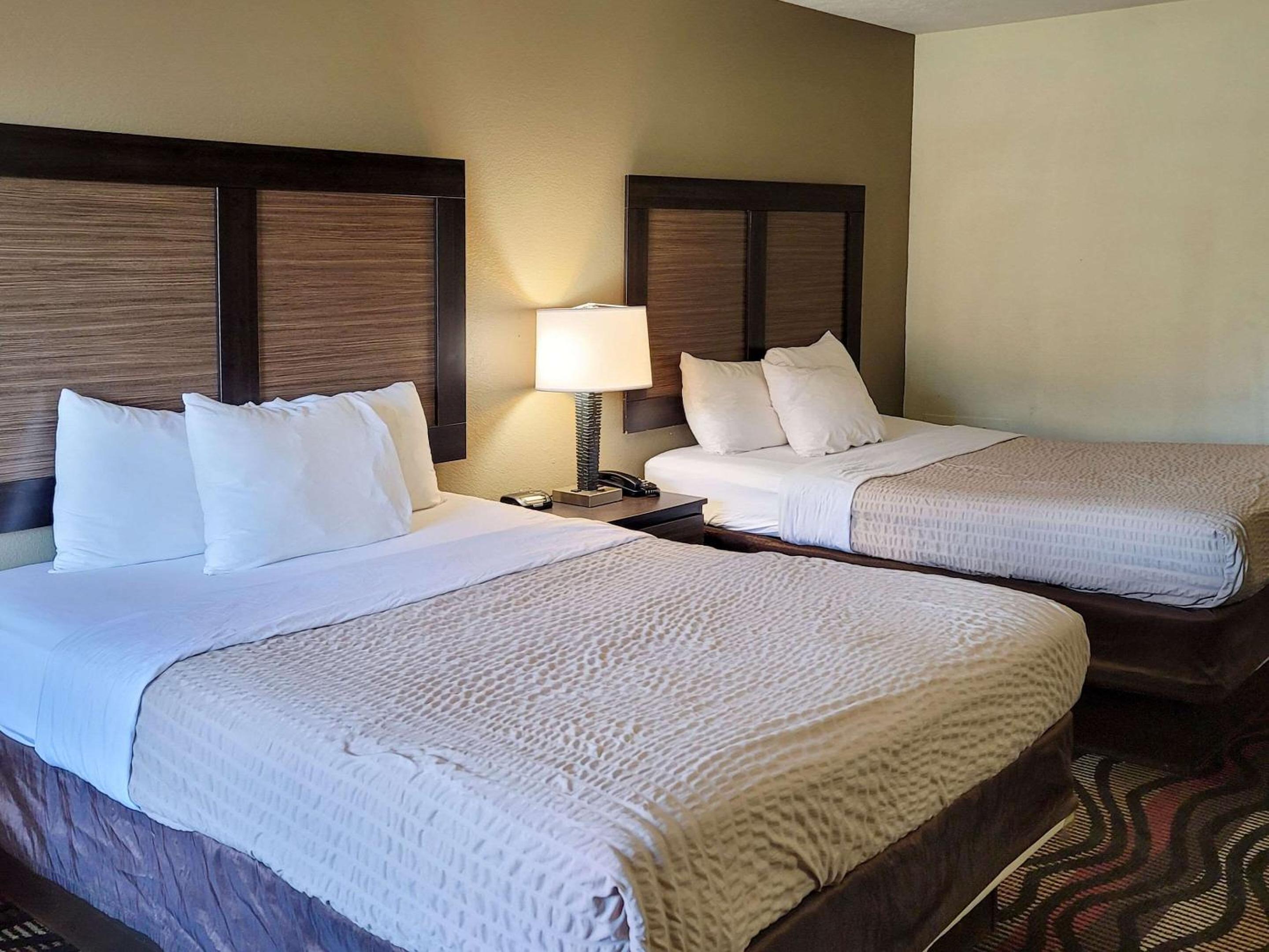 Queen Room with Two Queen Beds - Non-Smoking - Photo 1
