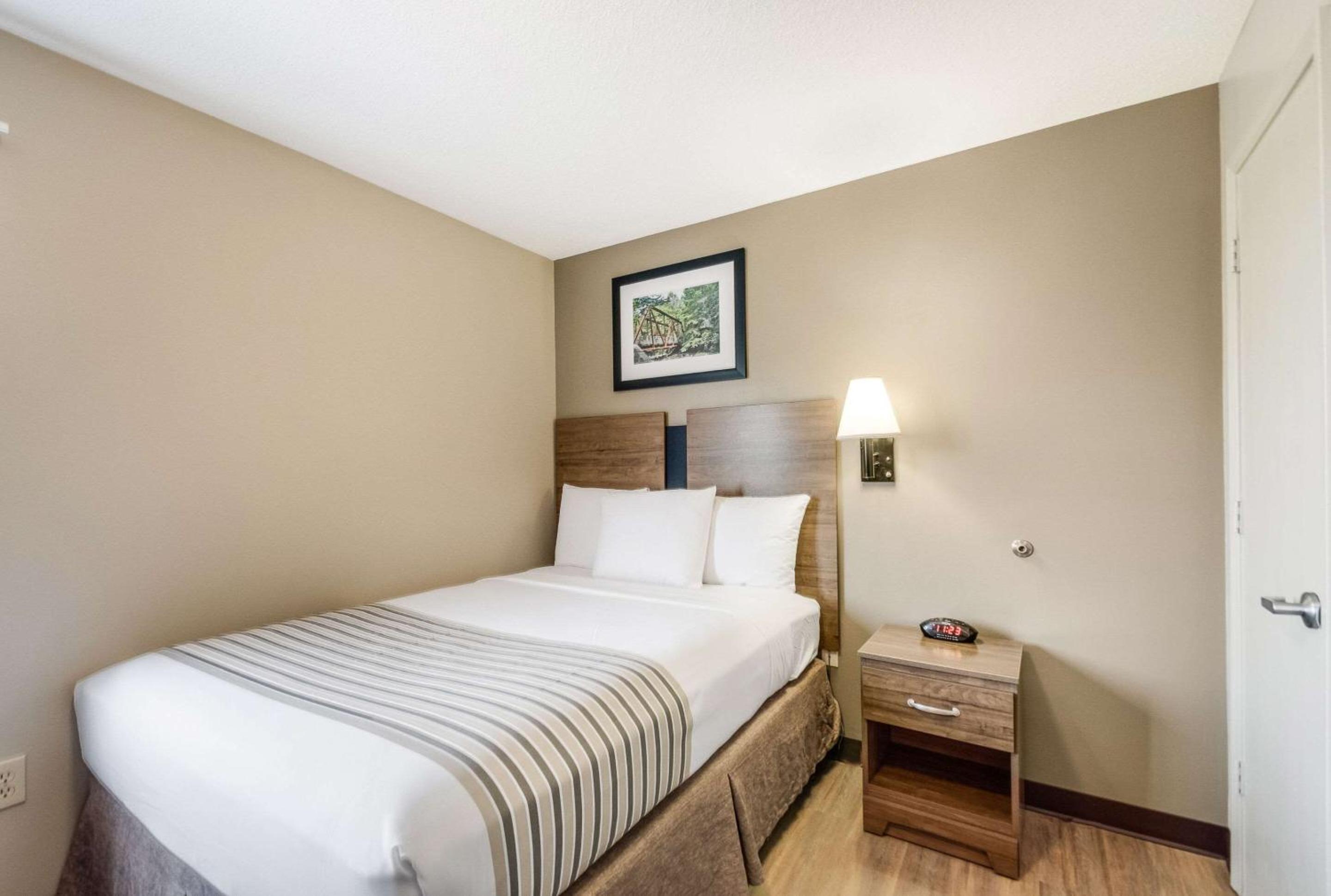 Deluxe Queen Room - Non Smoking photo 3