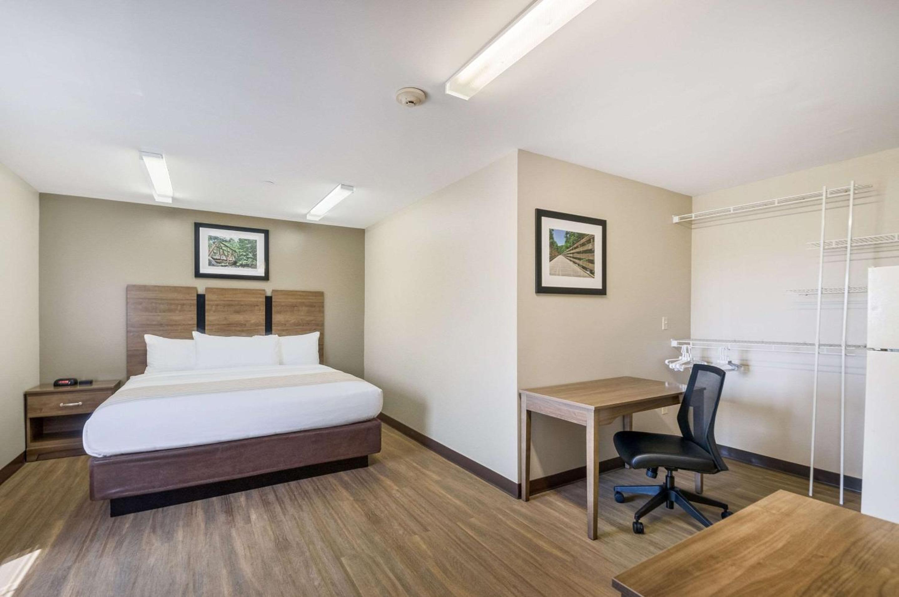 Efficiency King Room with Two King Beds - Non-Smoking photo 3