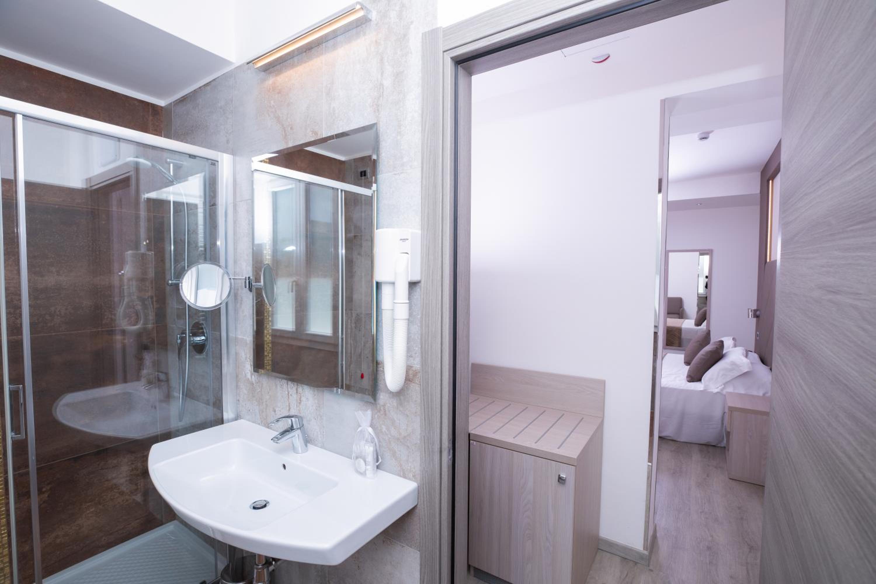 Comfort Triple Room - Photo 8