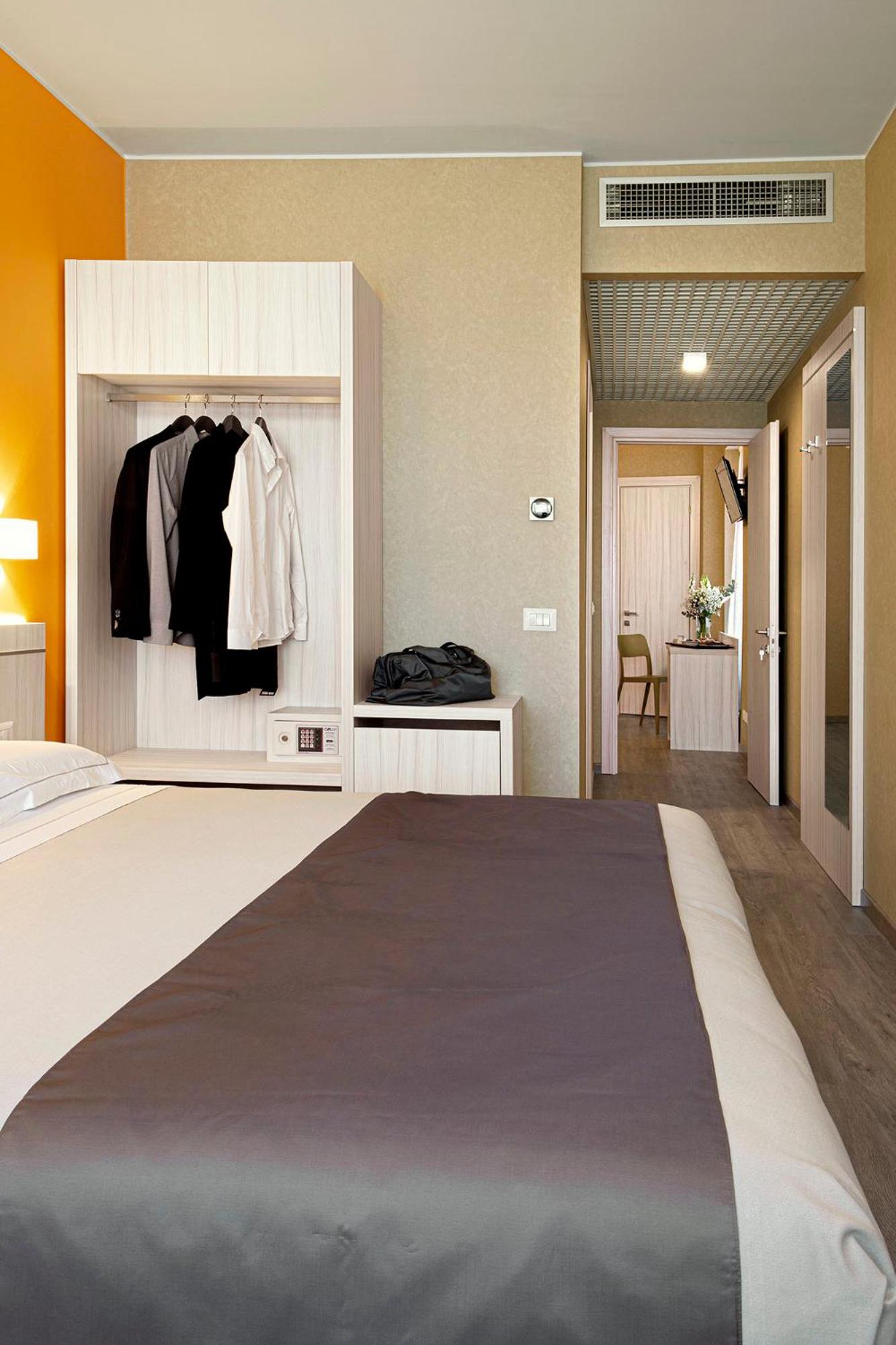 Double or Twin Room photo 2