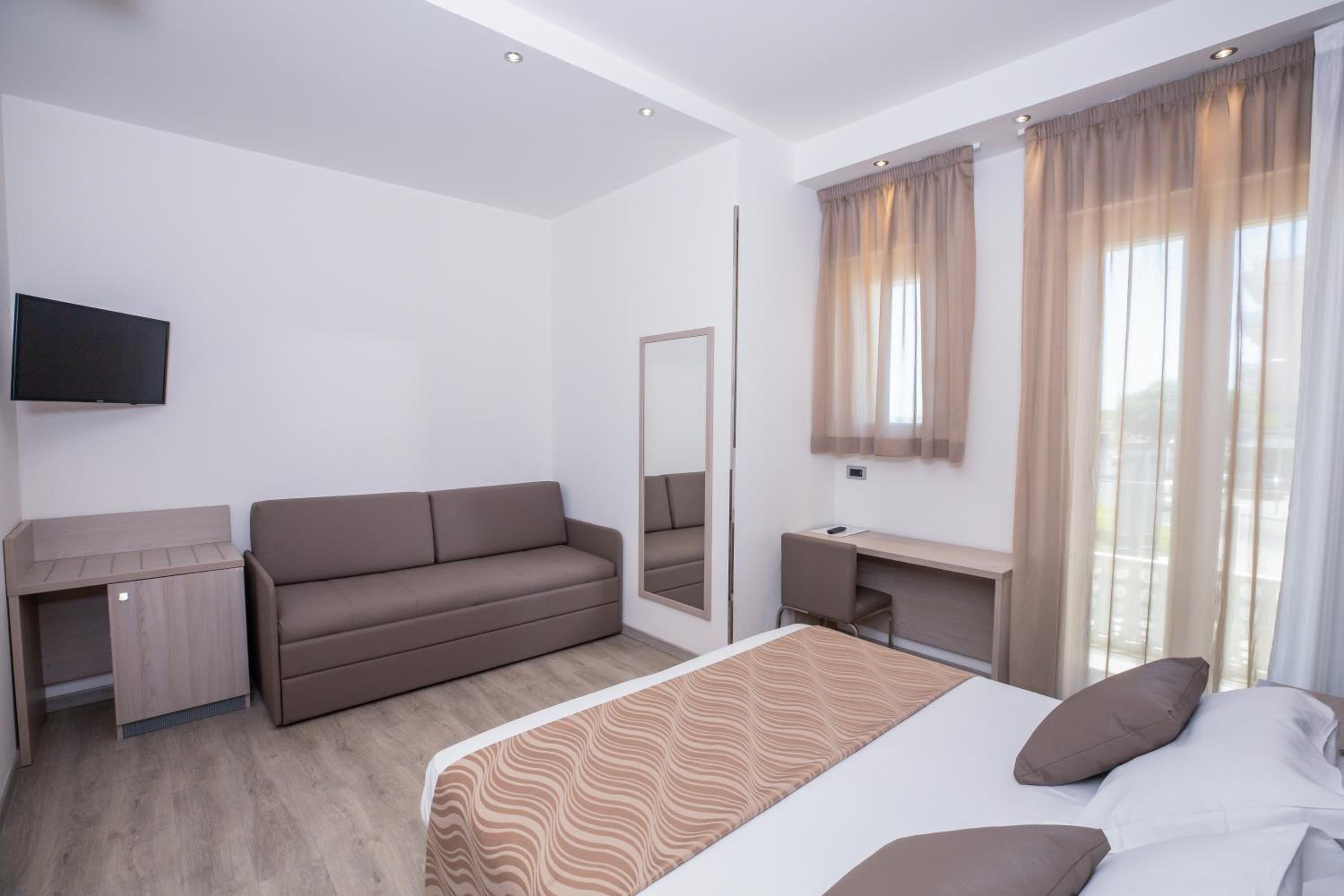 Superior Double Room with Partial Sea View
