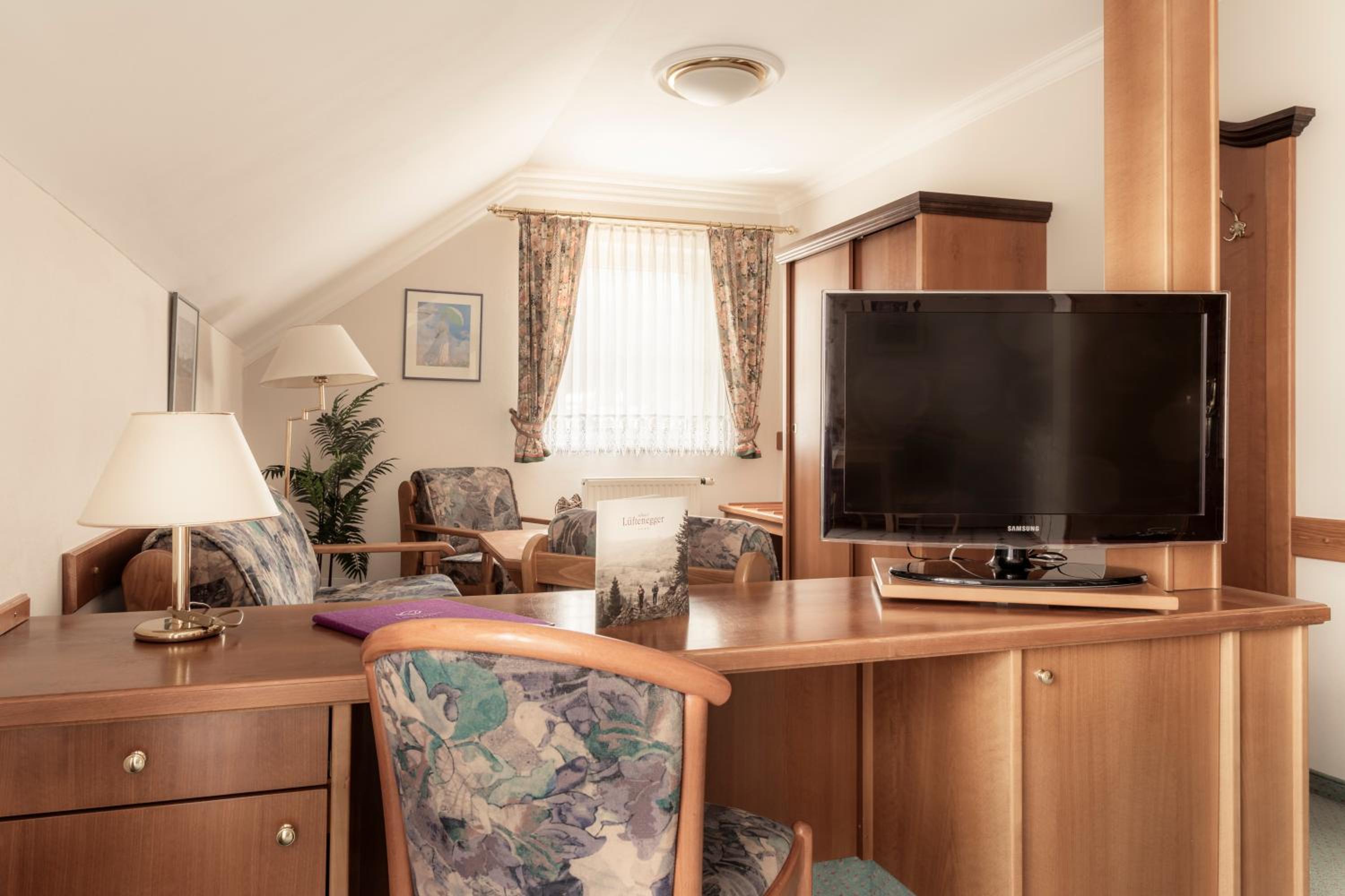 One-Bedroom Apartment - Photo 3