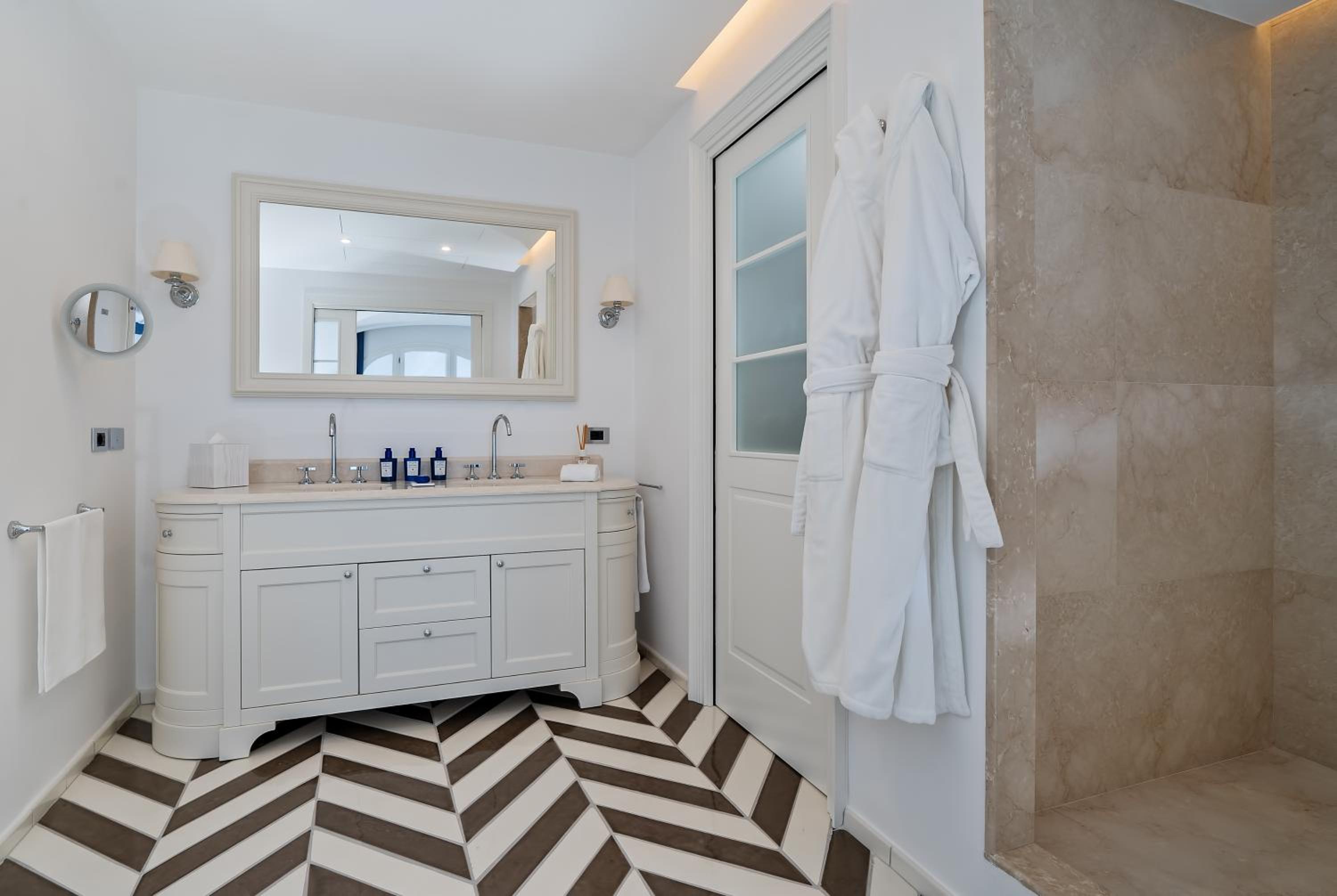 Junior Suite with Sea View - Photo 3