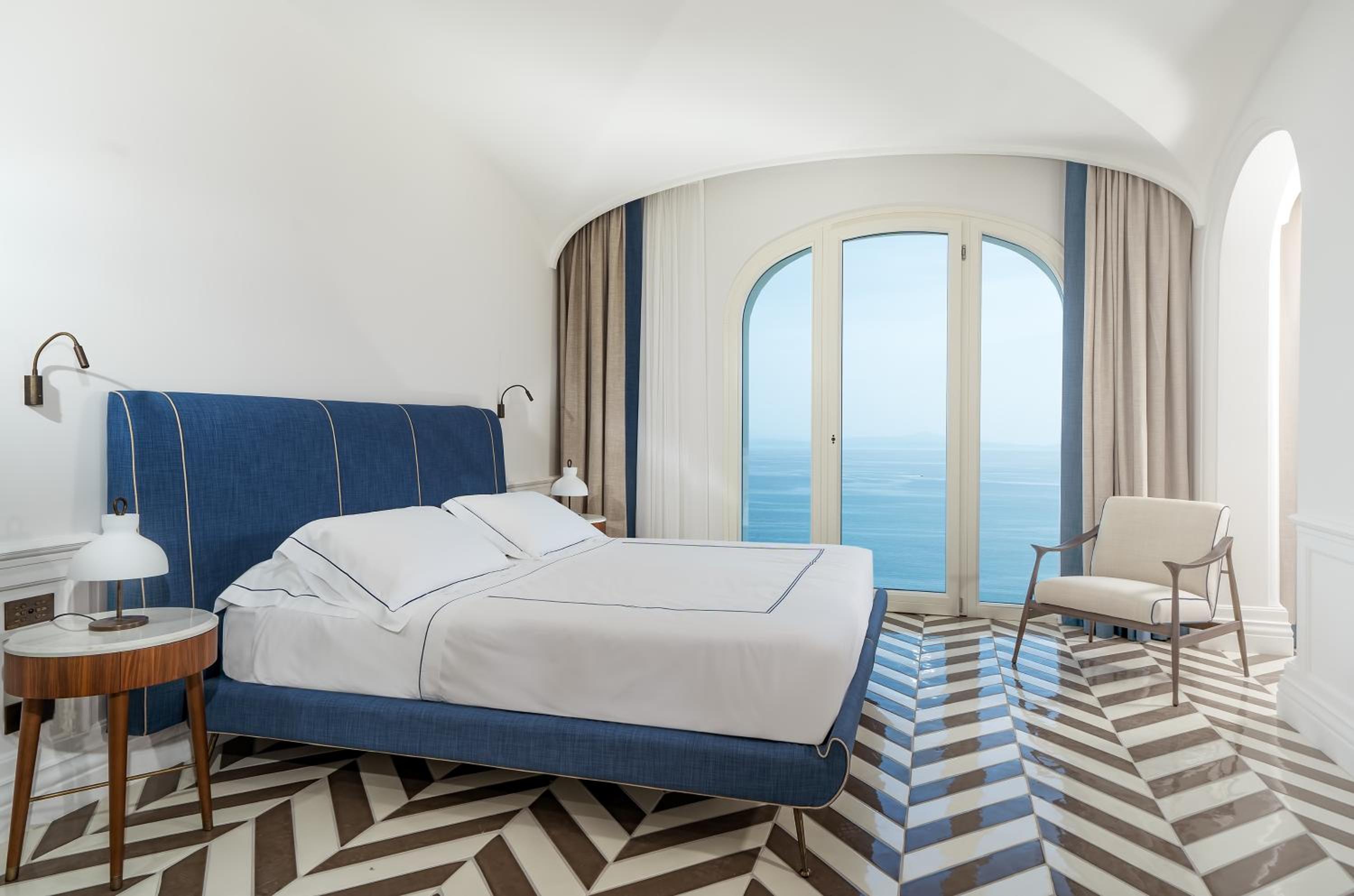 Junior Suite with Sea View - Photo 1