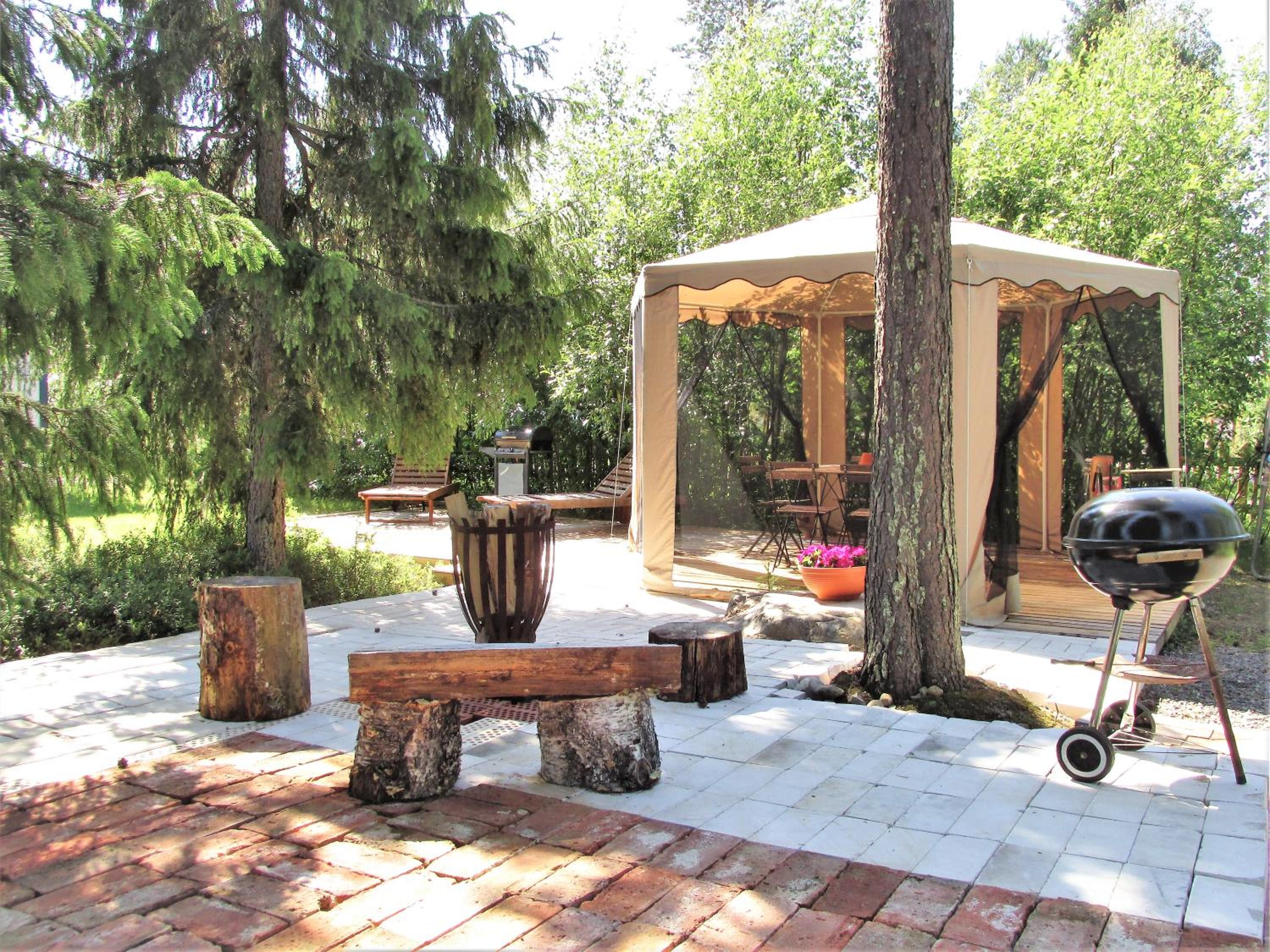 Family Room with Private Bathroom - Photo 4
