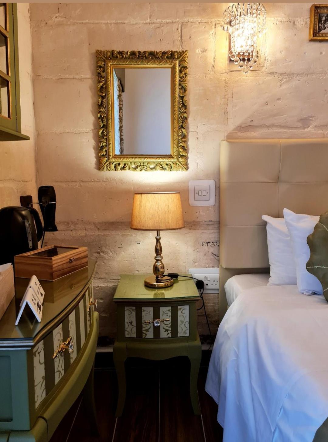 Double Room - Photo 5