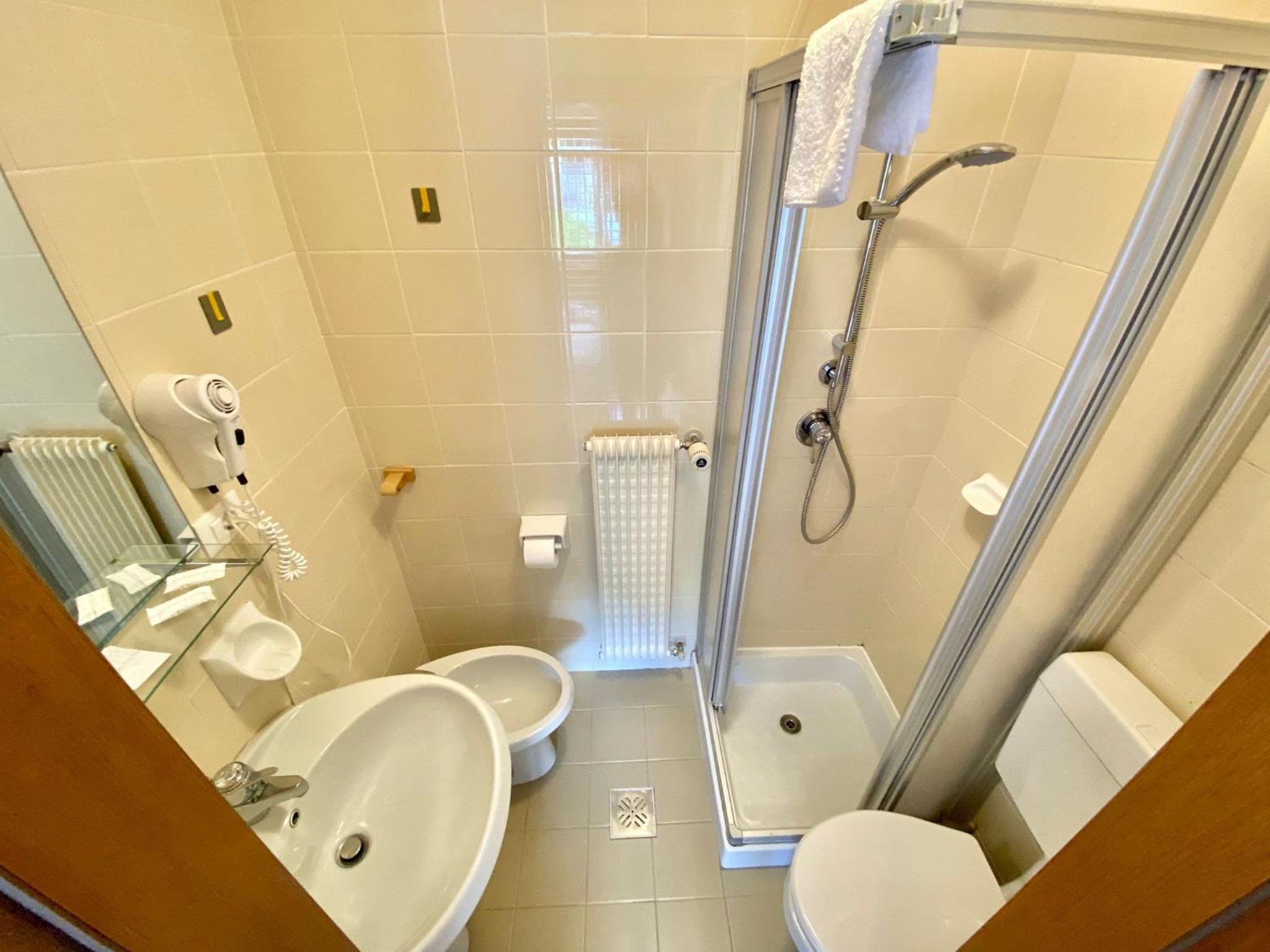 Double Room - Photo 25