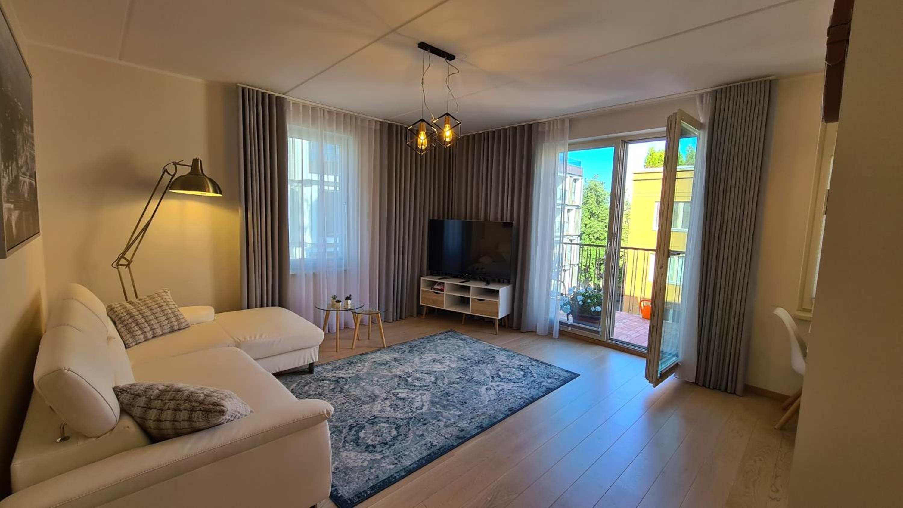 Apartment with Balcony - Photo 14