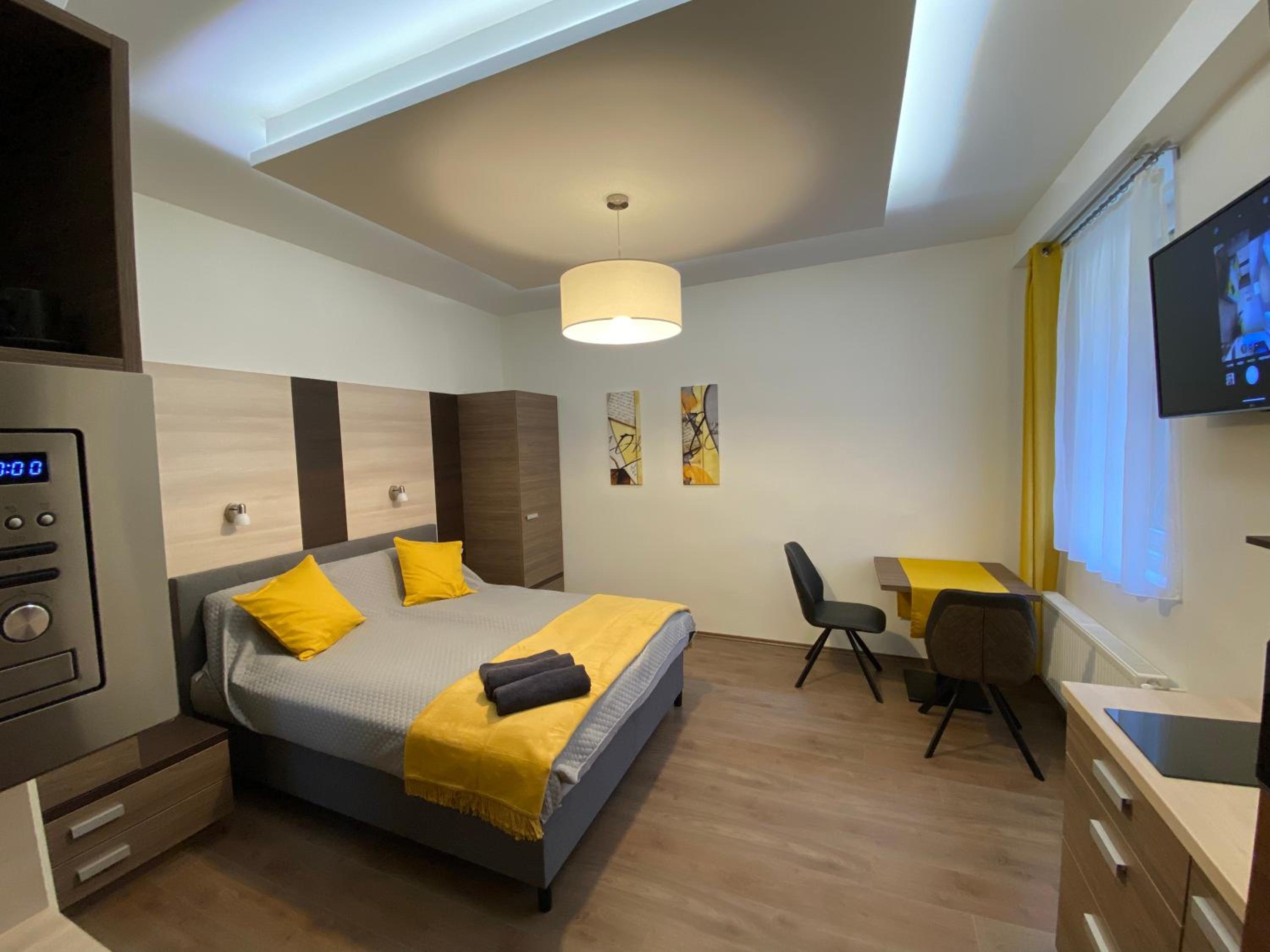 Standard Queen Room