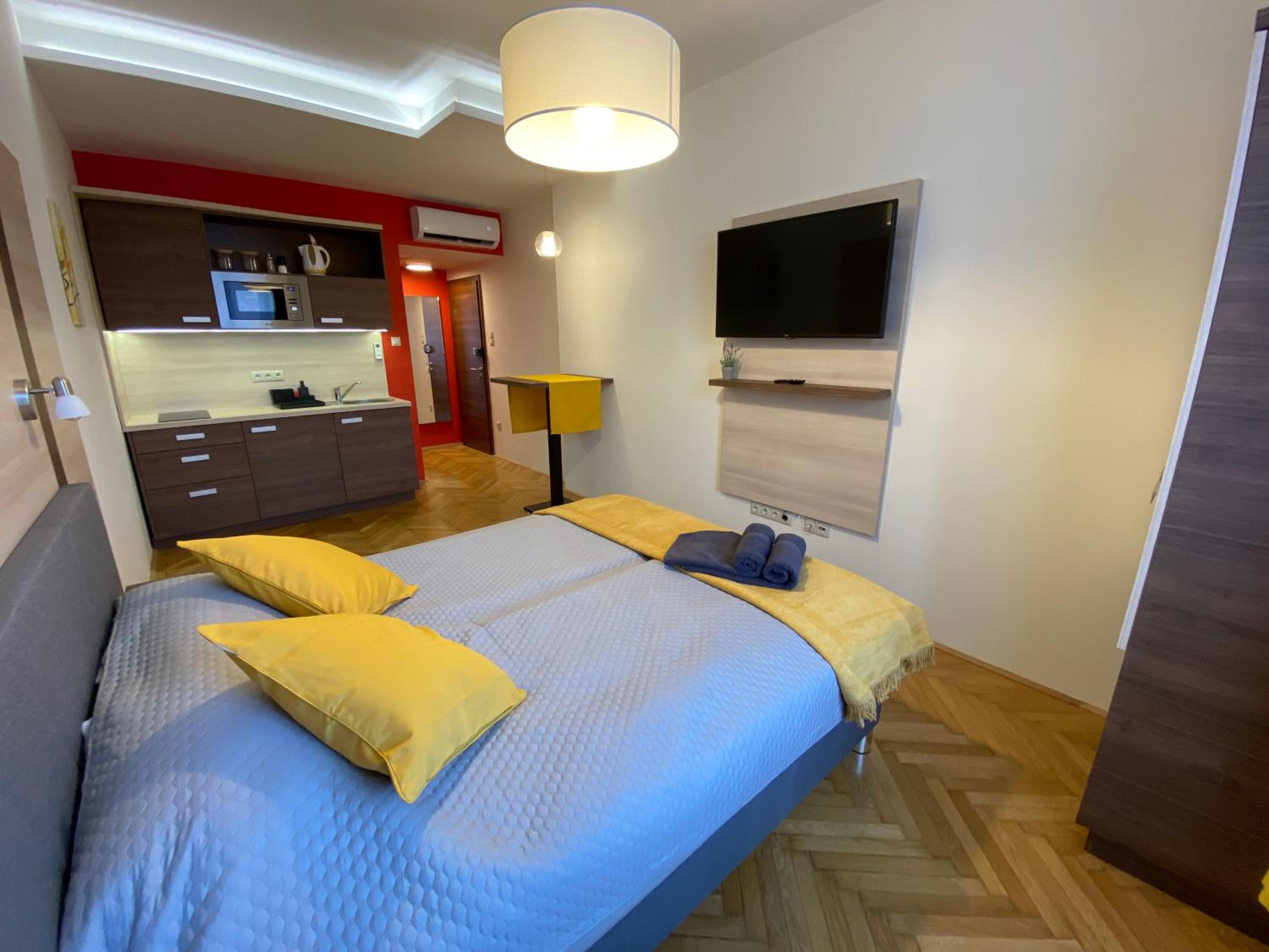 Deluxe Double Room with Shower