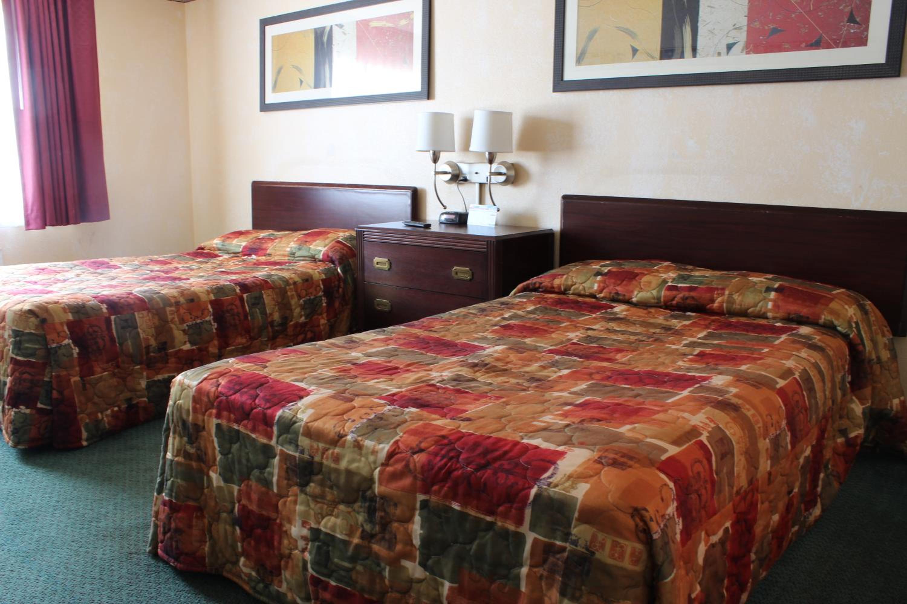 Room with Two Double Beds - Photo 1