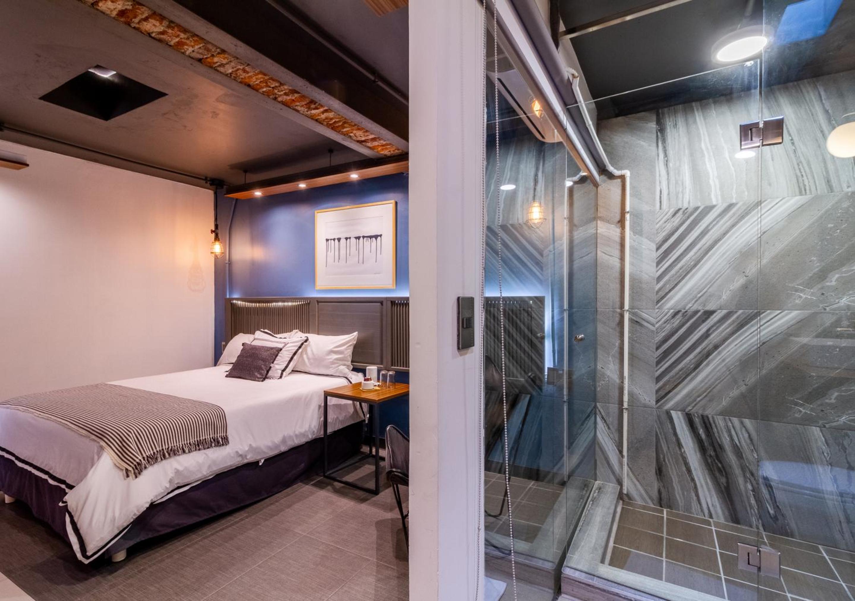 Standard Queen Room - Photo 16