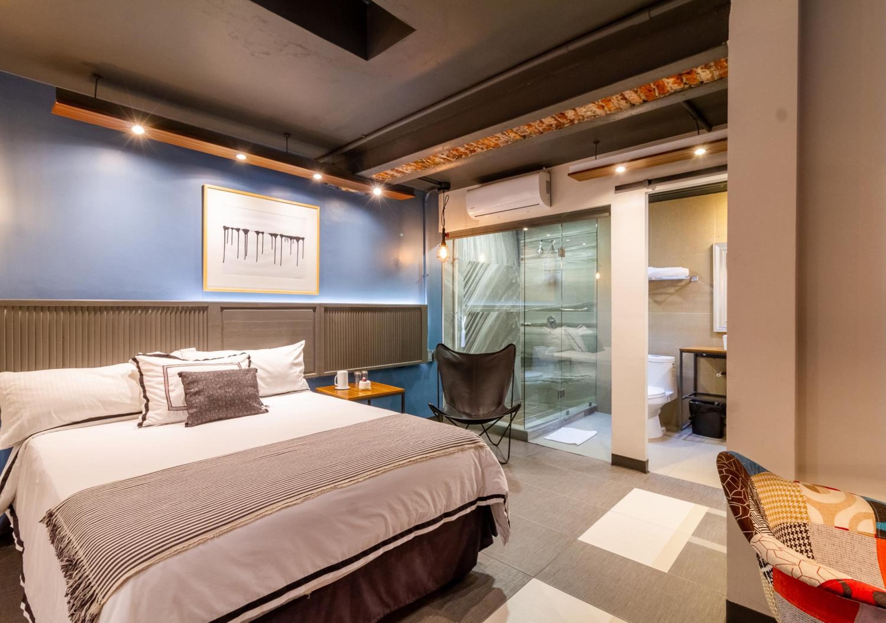 Standard Queen Room - Photo 18