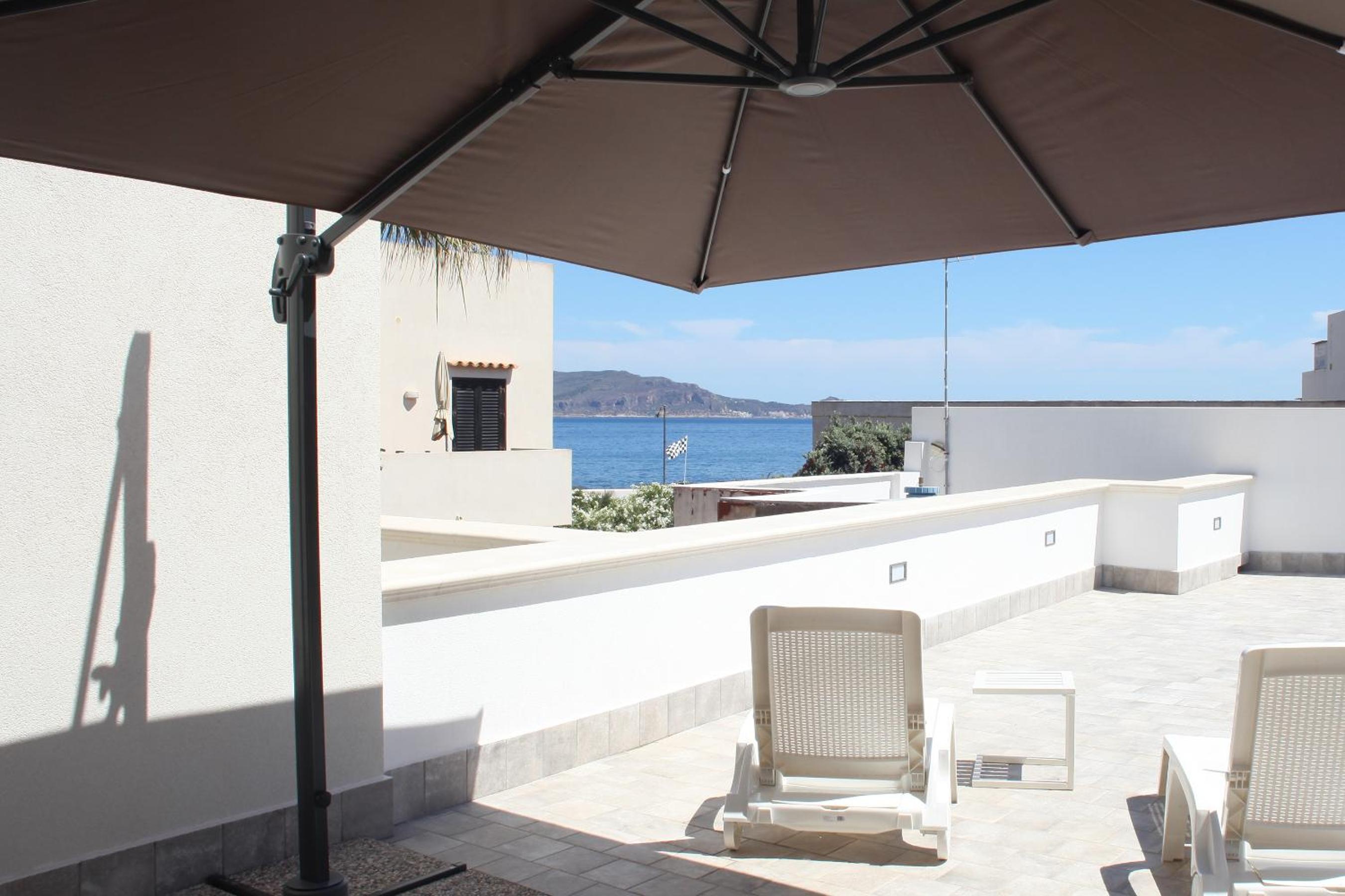Deluxe Double Room with Terrace and Sea View photo 3