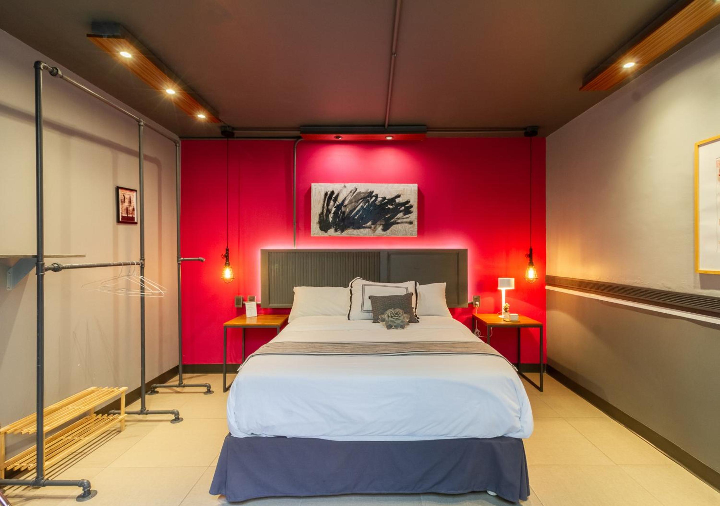 Standard Queen Room - Photo 12