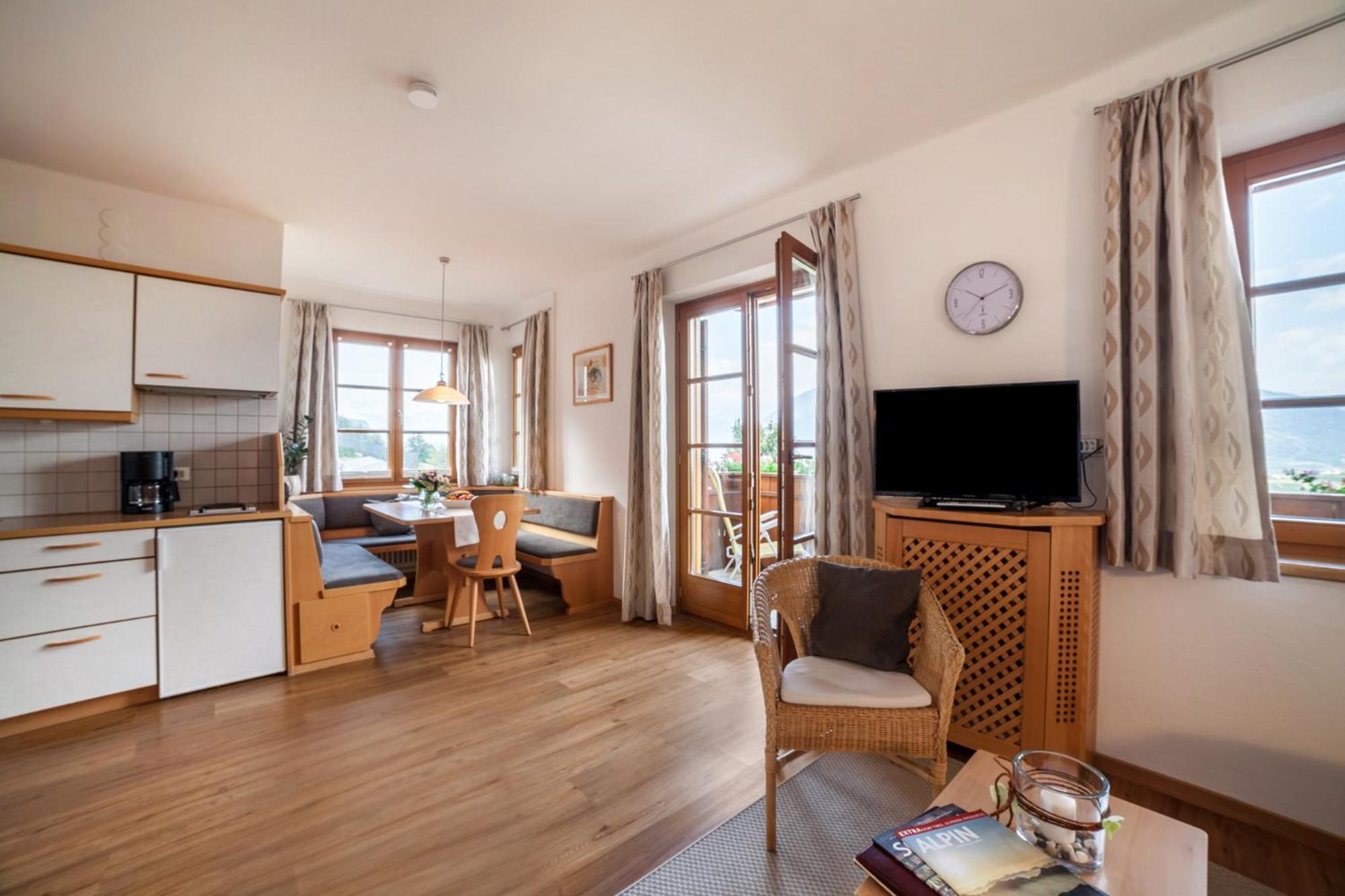 Superior One-Bedroom Apartment with Balcony photo 3