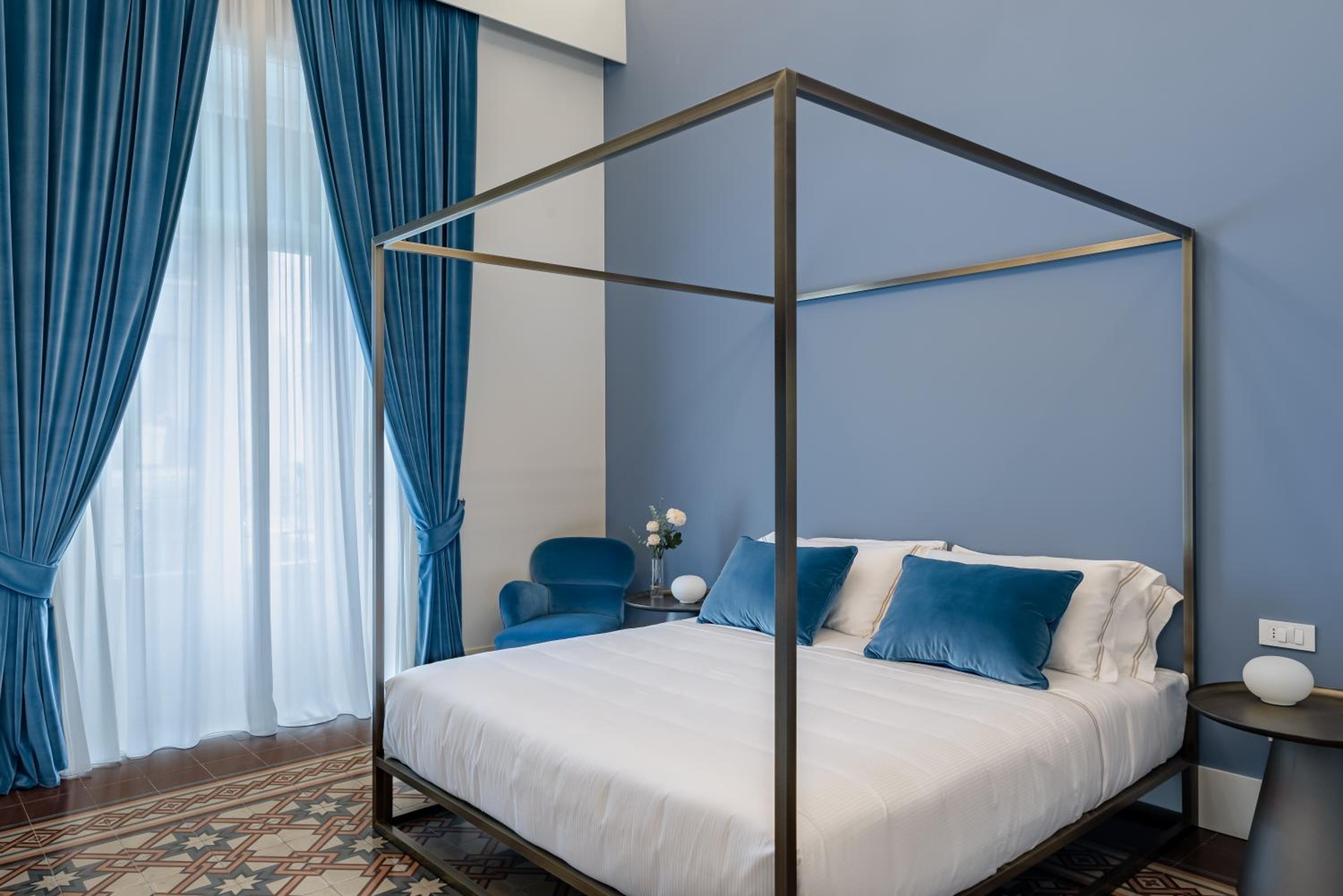 Deluxe Double Room with Balcony - Photo 5