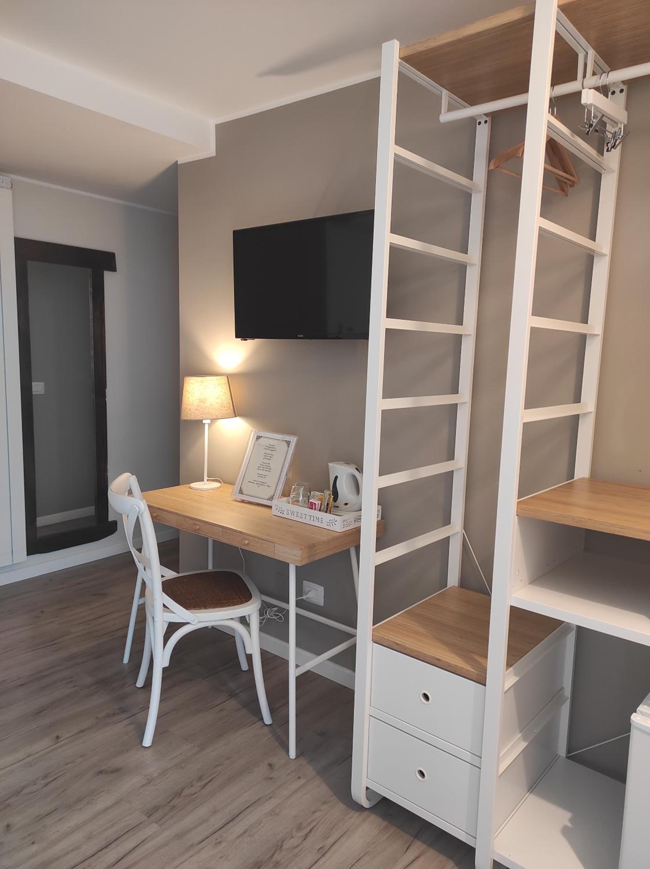 Double Room with Private Bathroom - Photo 4