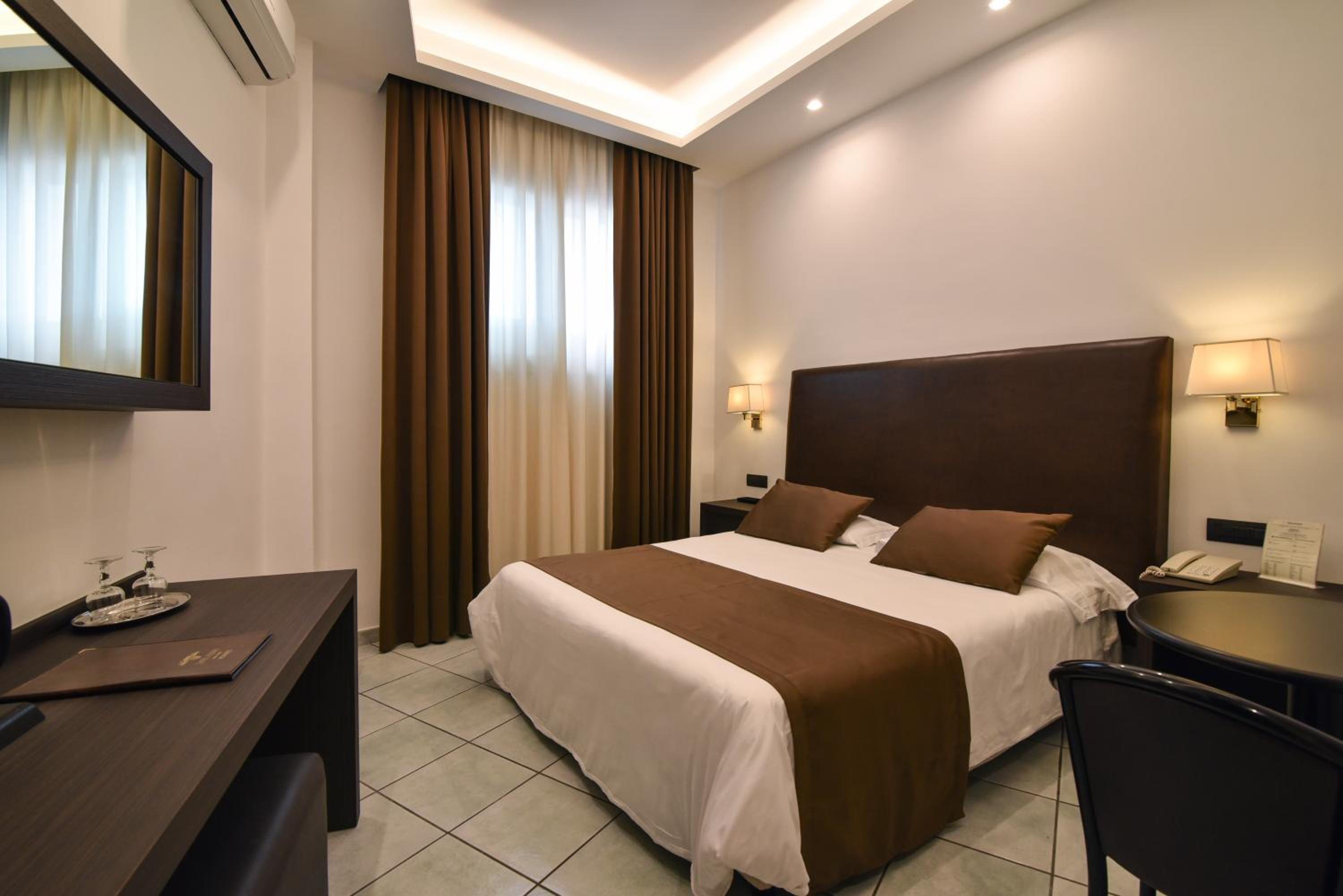 Double or Twin Room - Photo 6