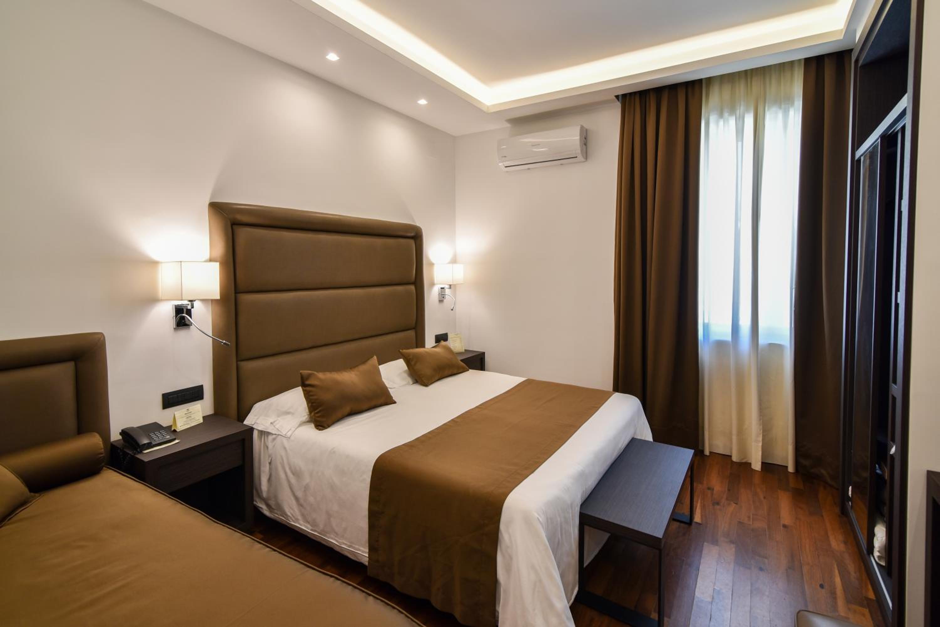 Triple Room - Photo 9