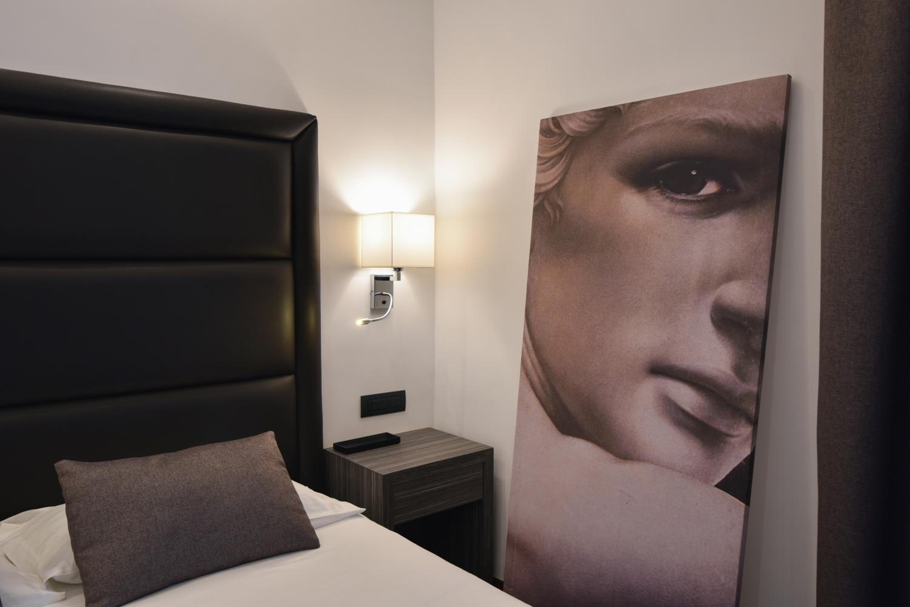 Triple Room - Photo 12