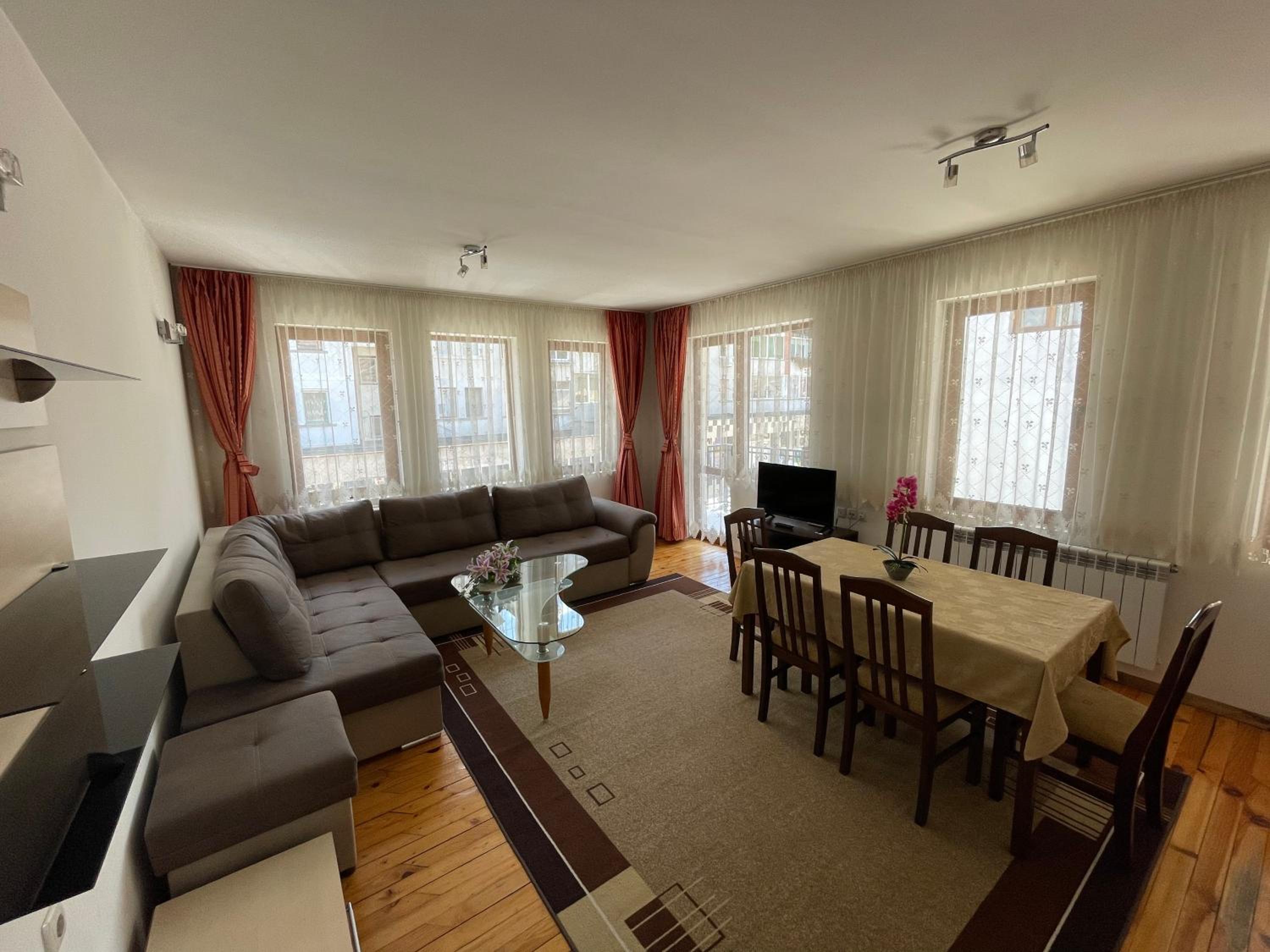 One-Bedroom Apartment with Balcony - Photo 3