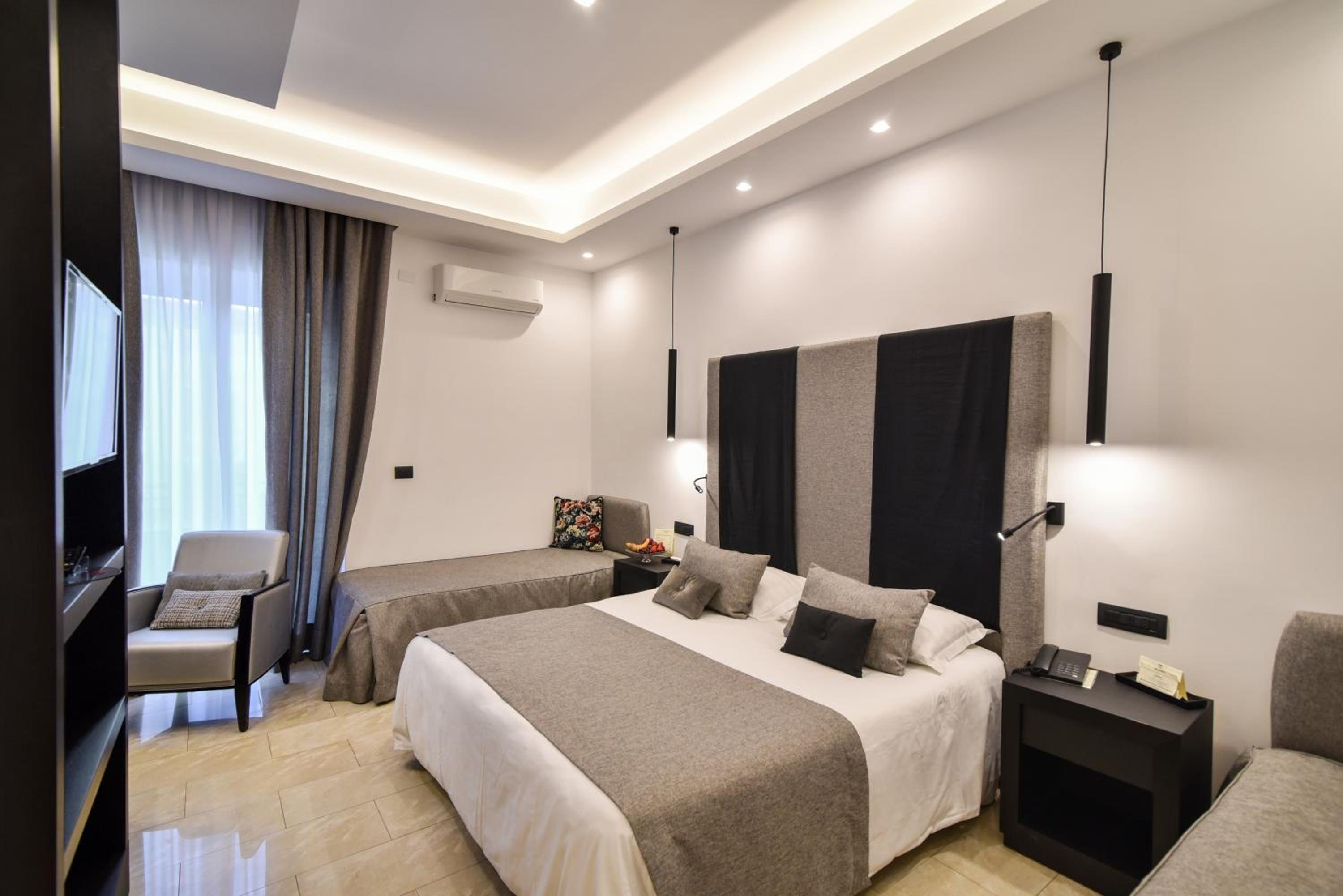 Quadruple Room - Photo 1