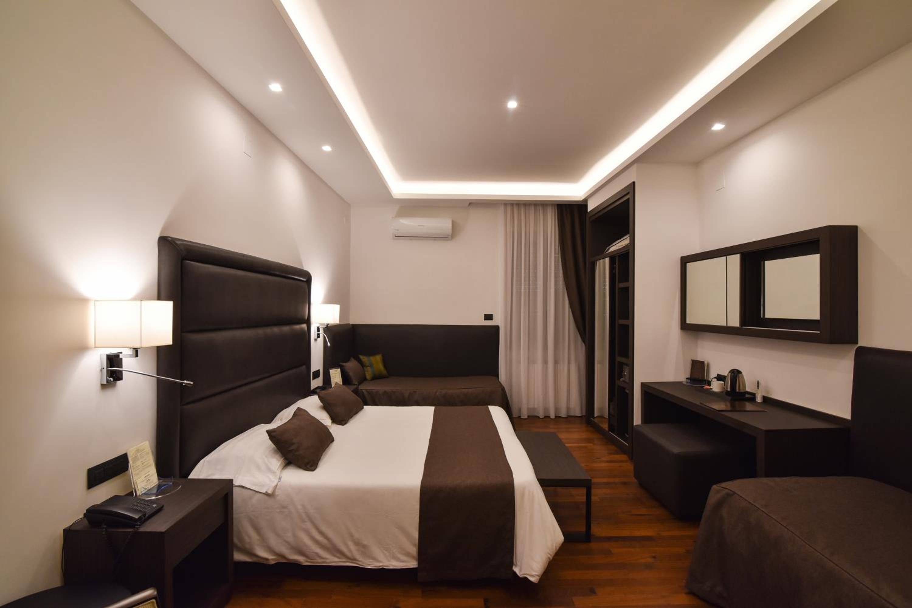 Quadruple Room - Photo 9