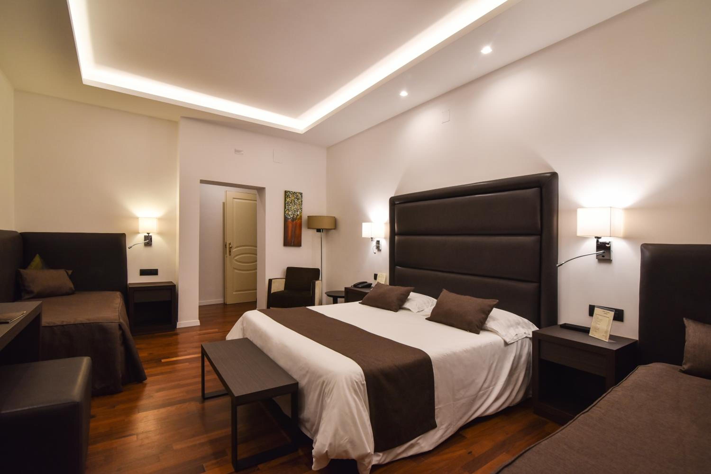 Quadruple Room - Photo 8