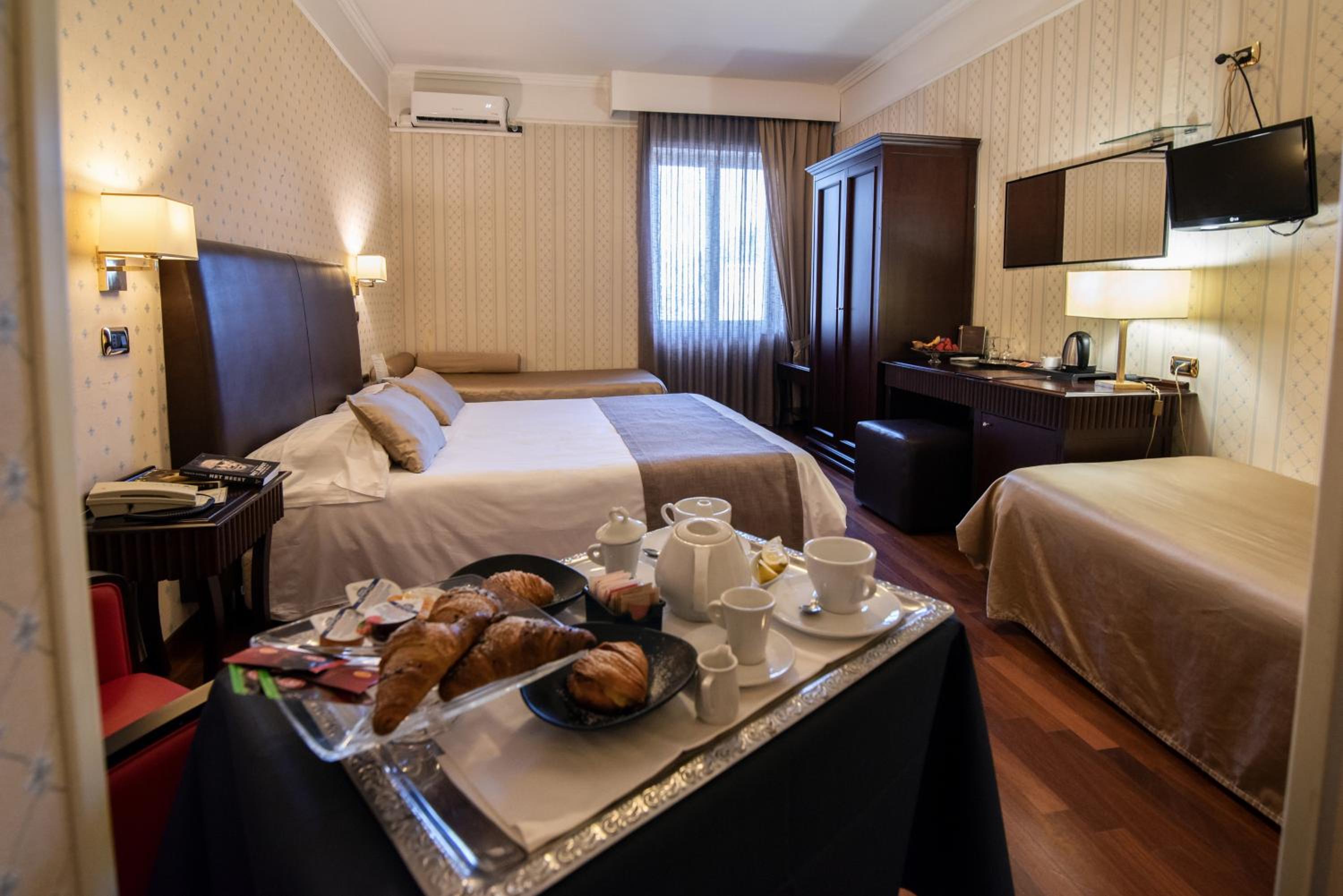 Quadruple Room - Photo 15