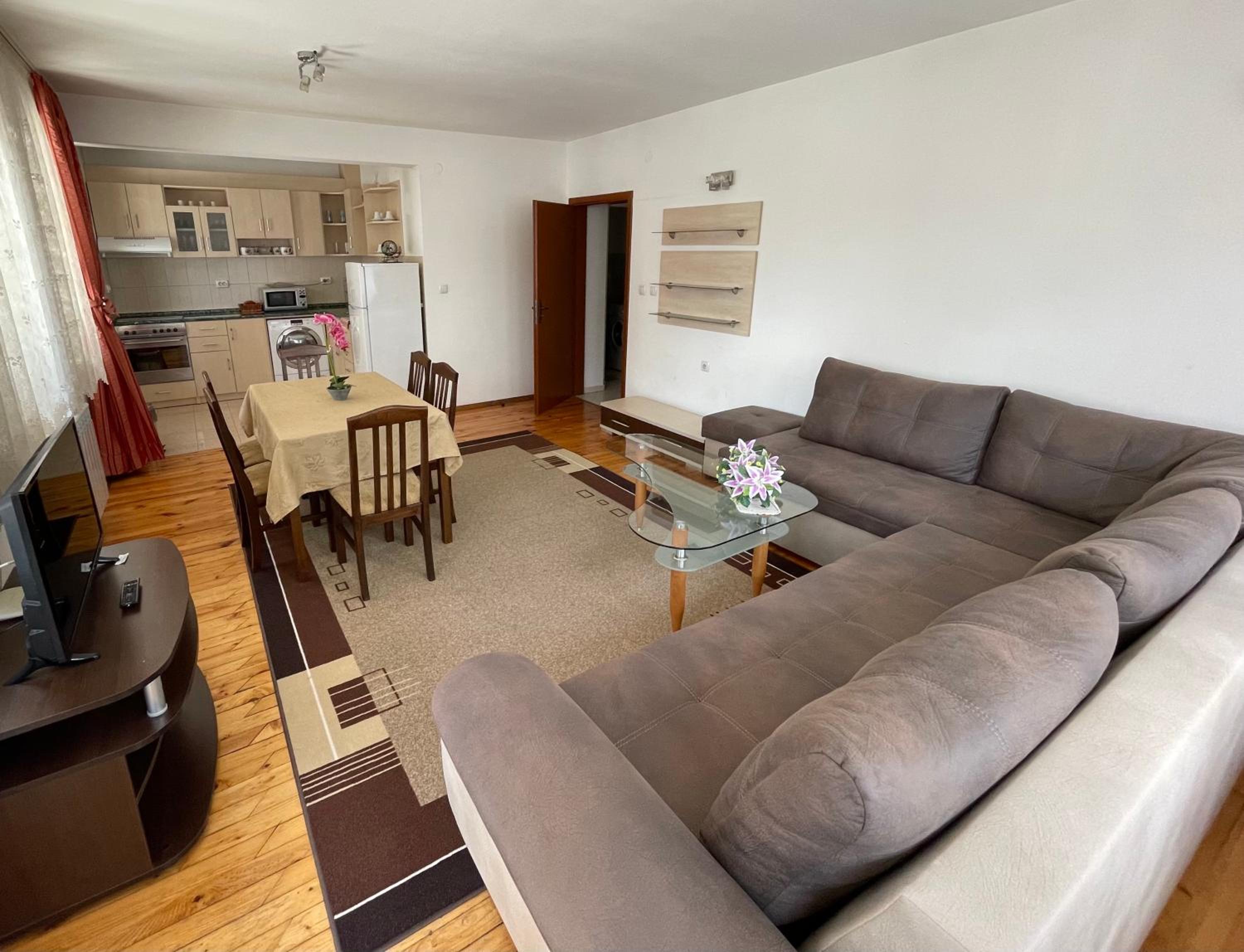 One-Bedroom Apartment with Balcony - Photo 2