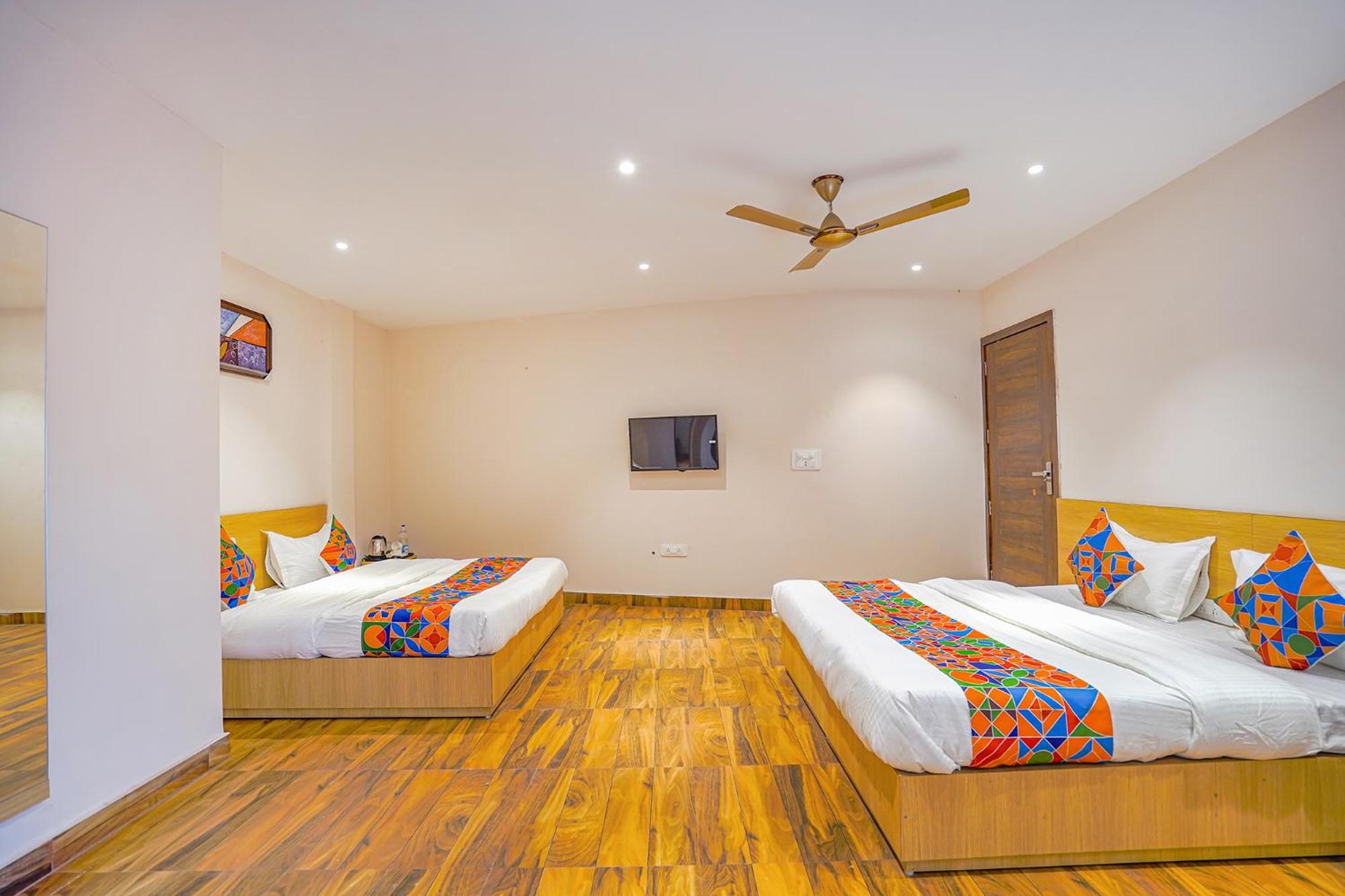 Family Room - Photo 3