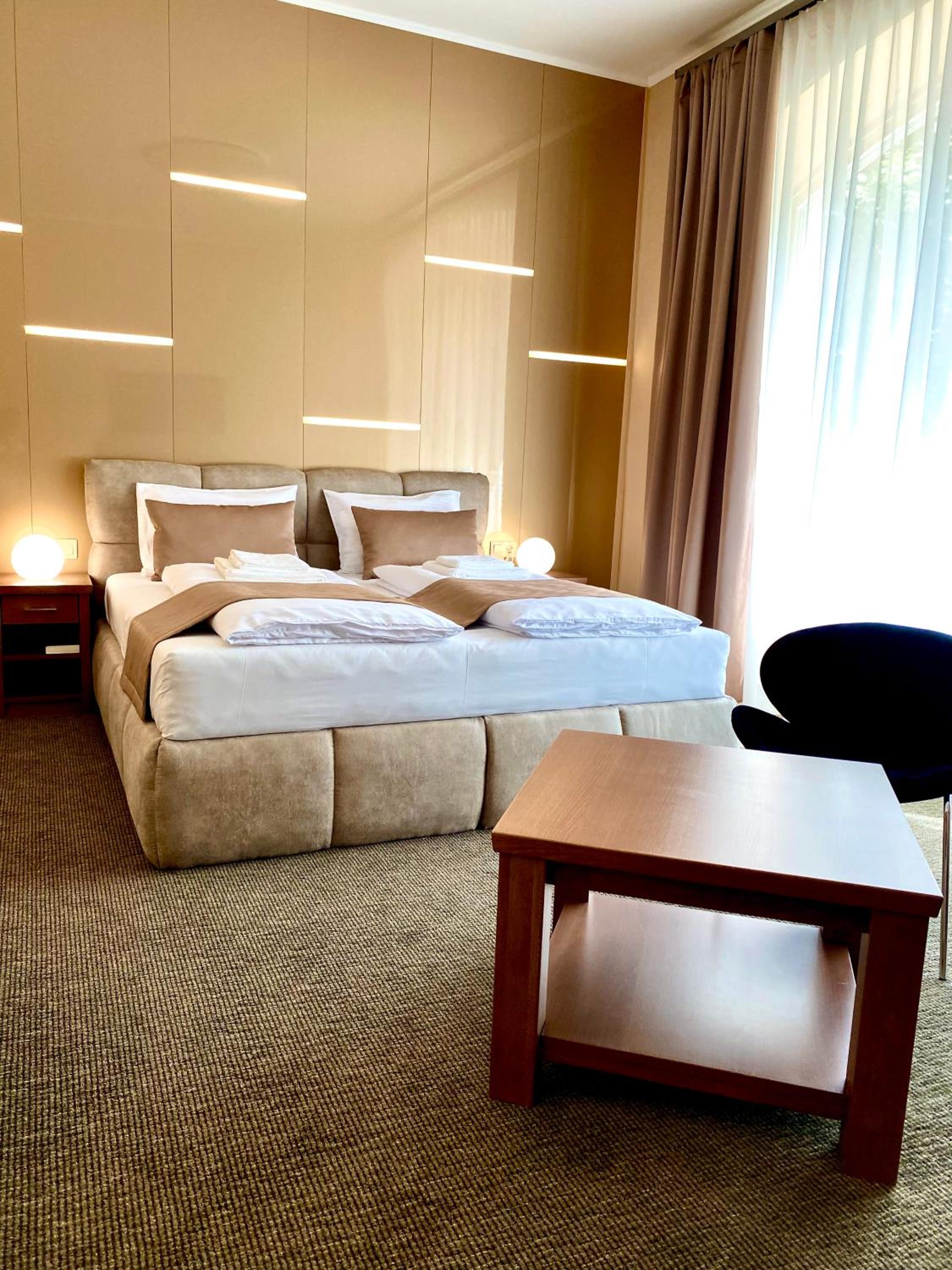 Superior King Room photo 2