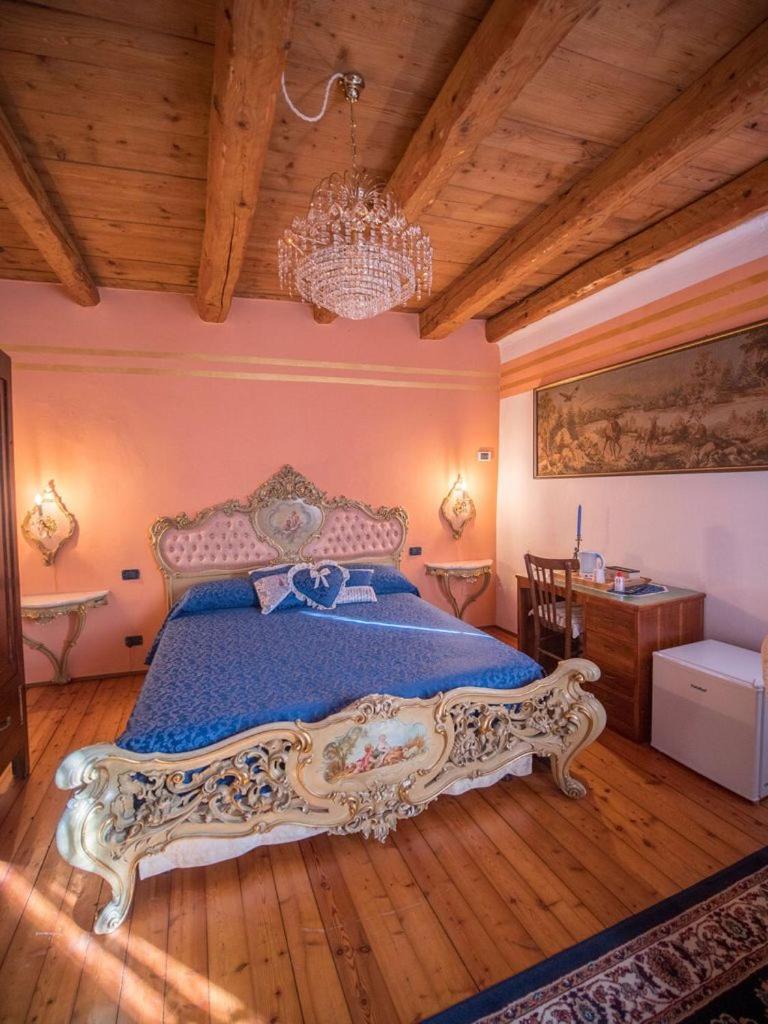 Double Room with Mountain View - Photo 3