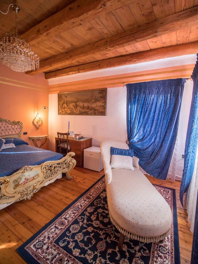 Double Room with Mountain View - Photo 2