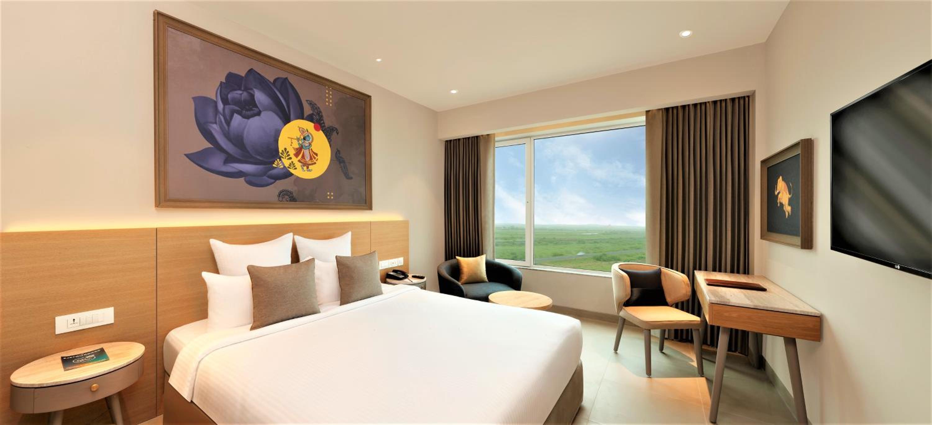 Luxe Queen Room