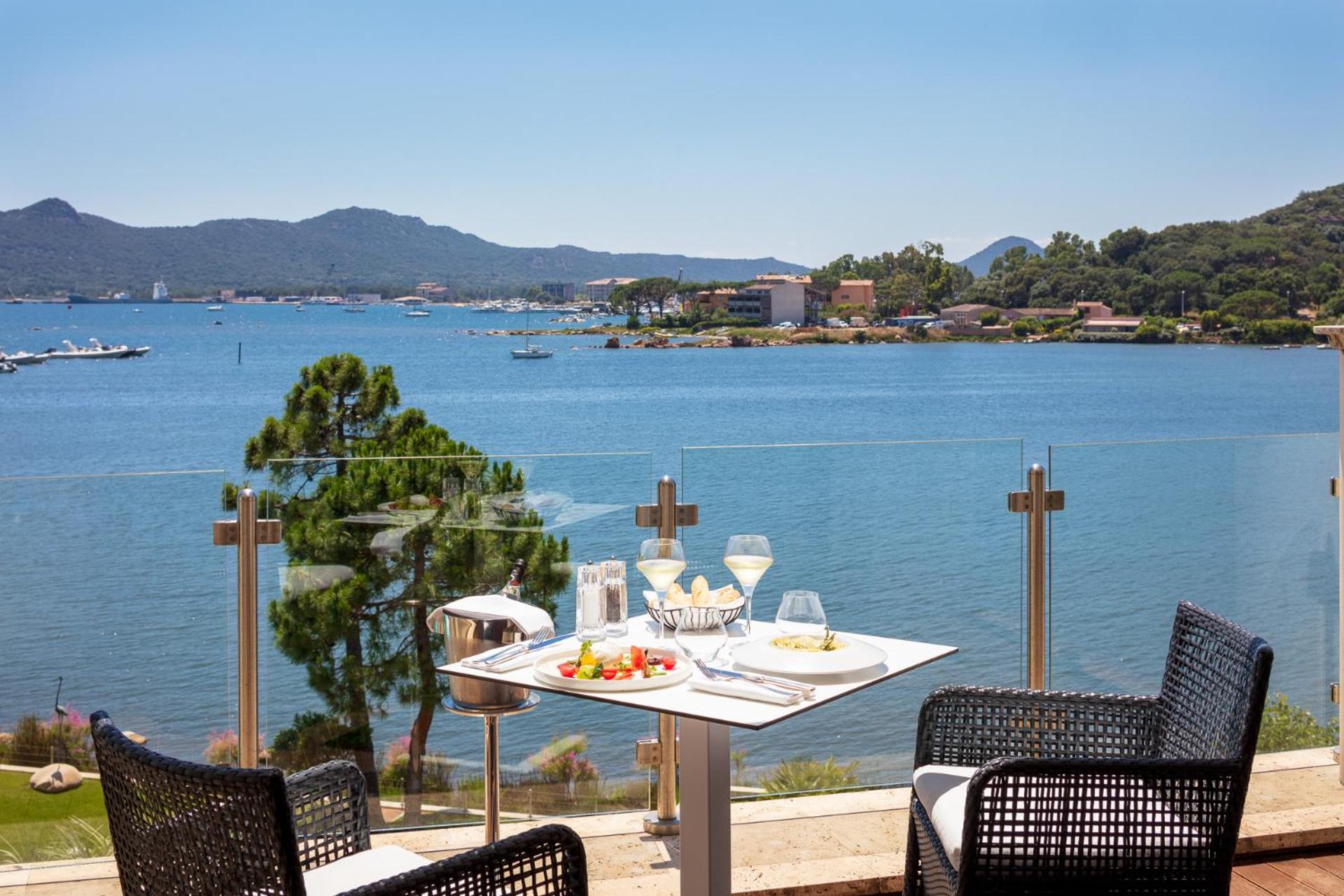 Deluxe Suite with Sea View photo 3