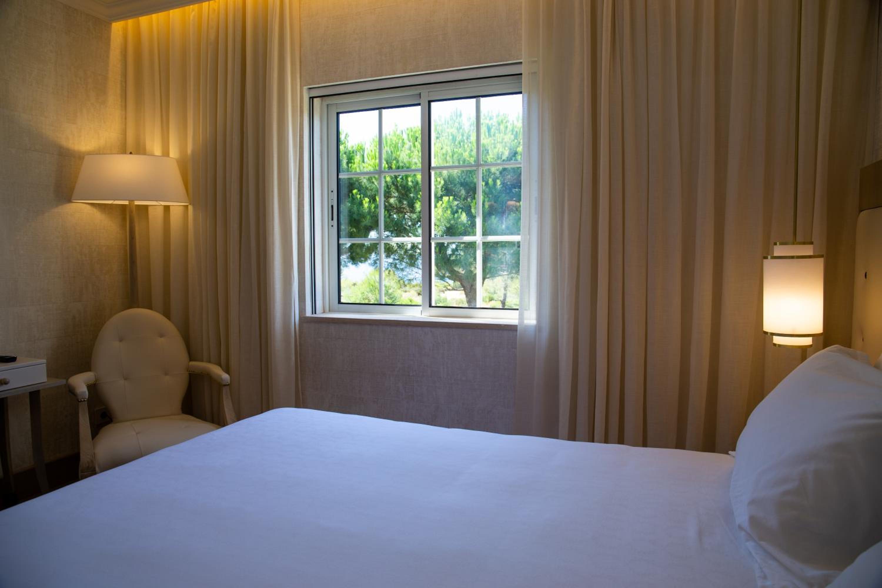 Premium Suite with Sea View (2 Adults + 1 Child up to 10 years old) - Photo 1