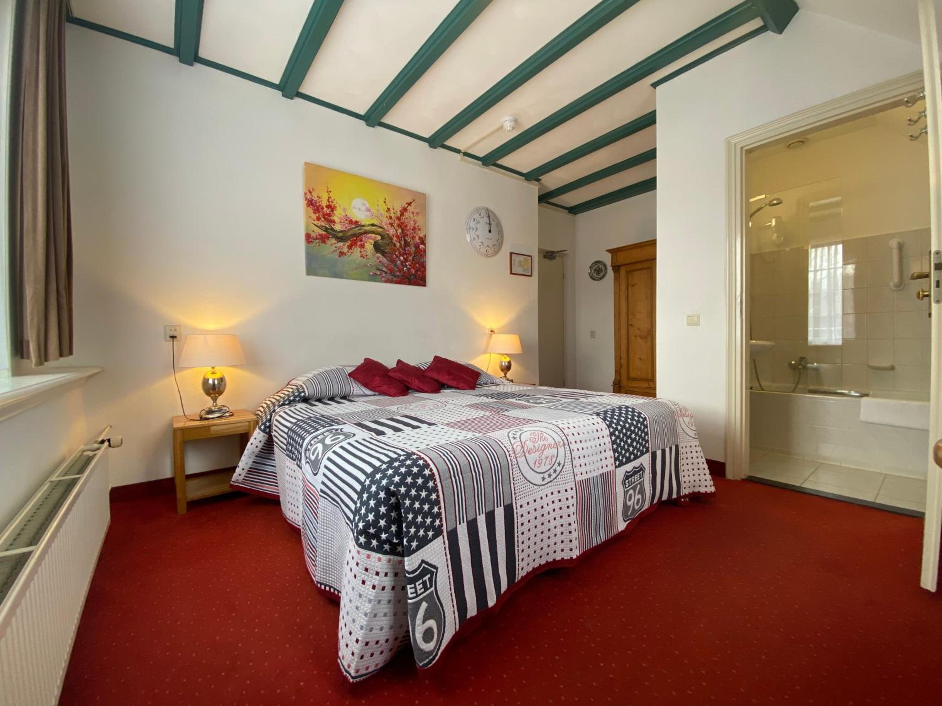 Double Room with Bath photo 2
