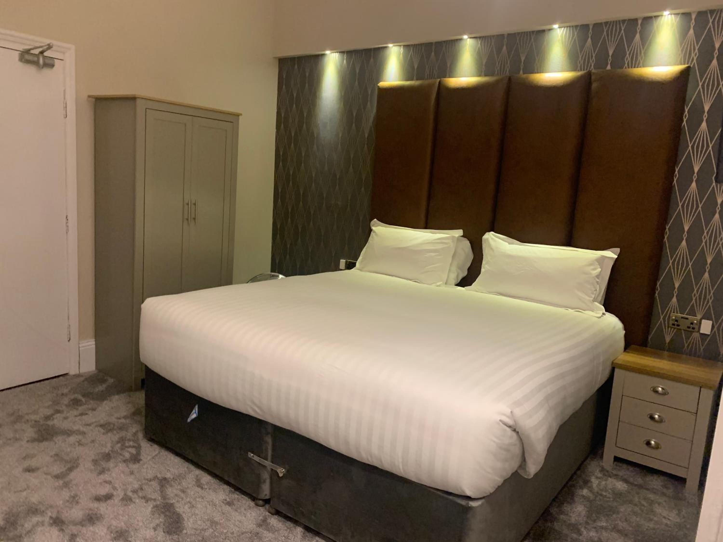 Deluxe Double King Room