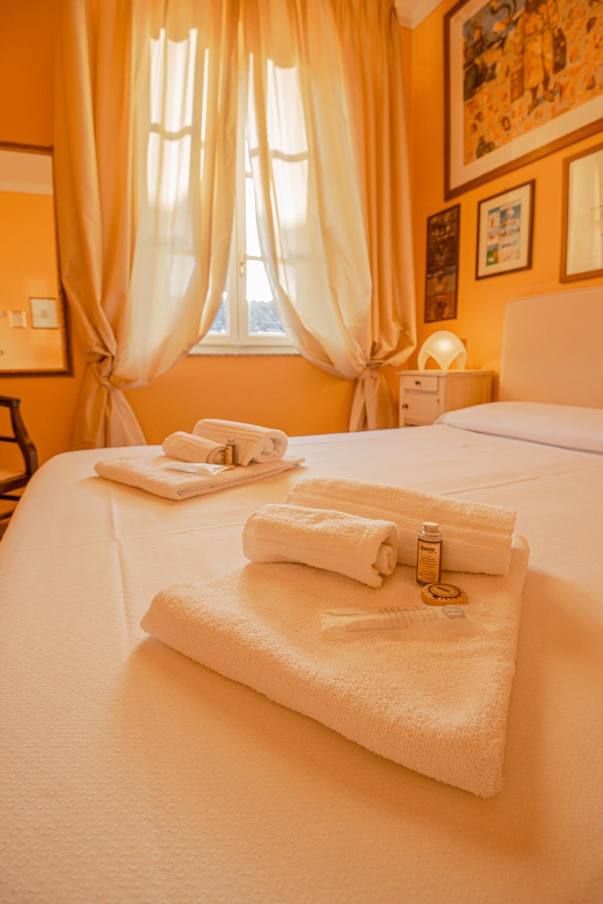 Double Room - Photo 6