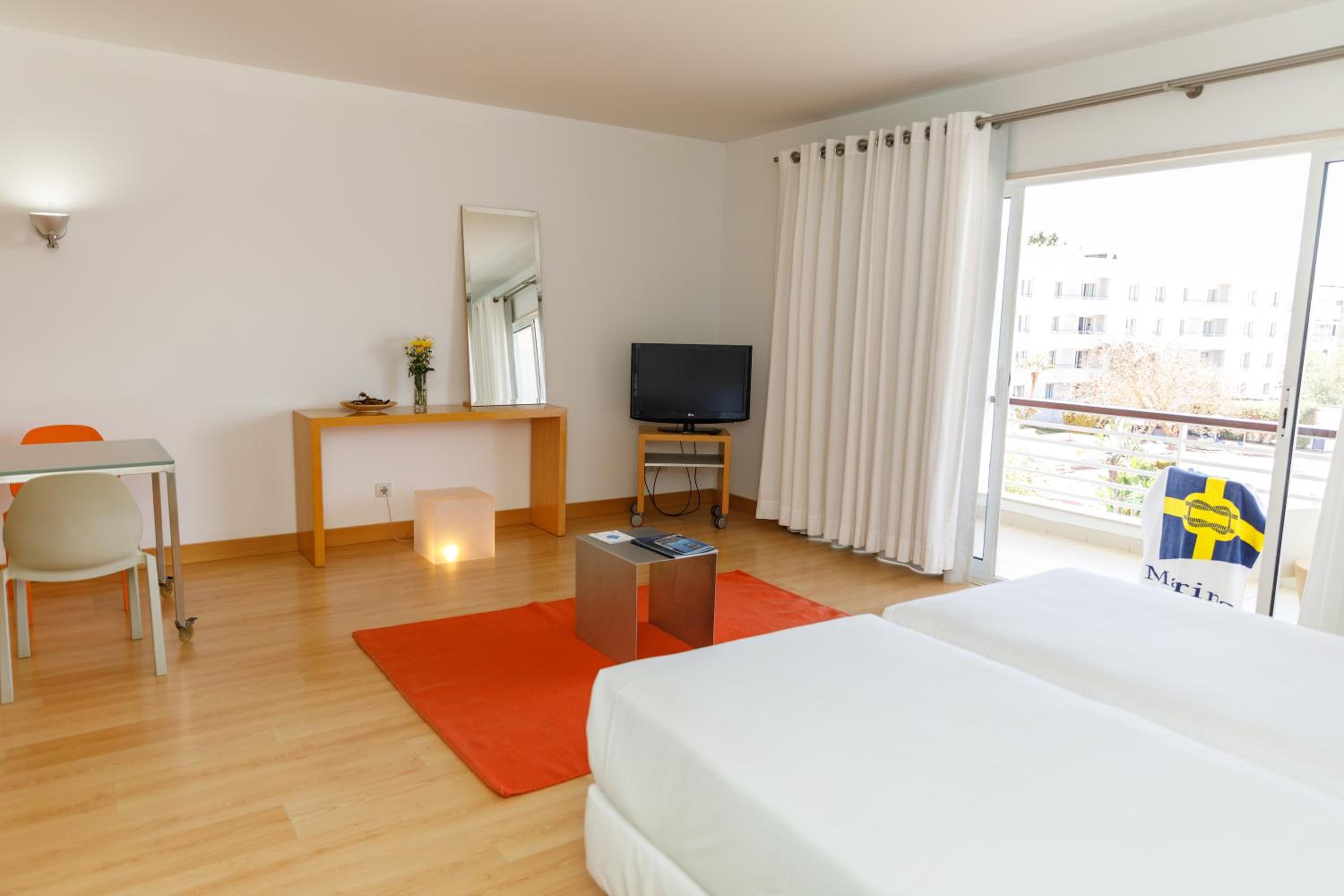 Superior Studio with Pool or Marina View - Photo 2