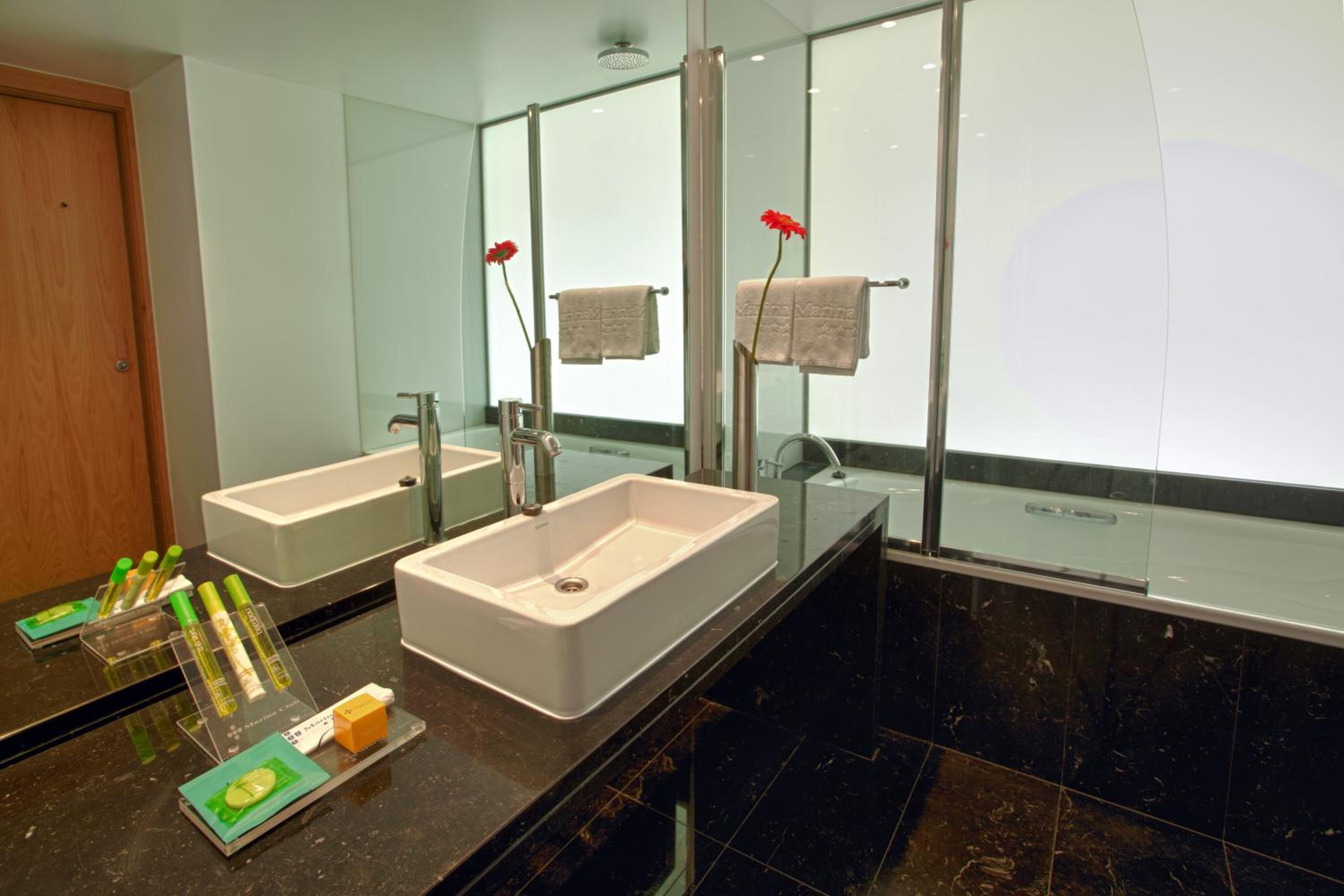 Superior Studio with Pool or Marina View - Photo 8