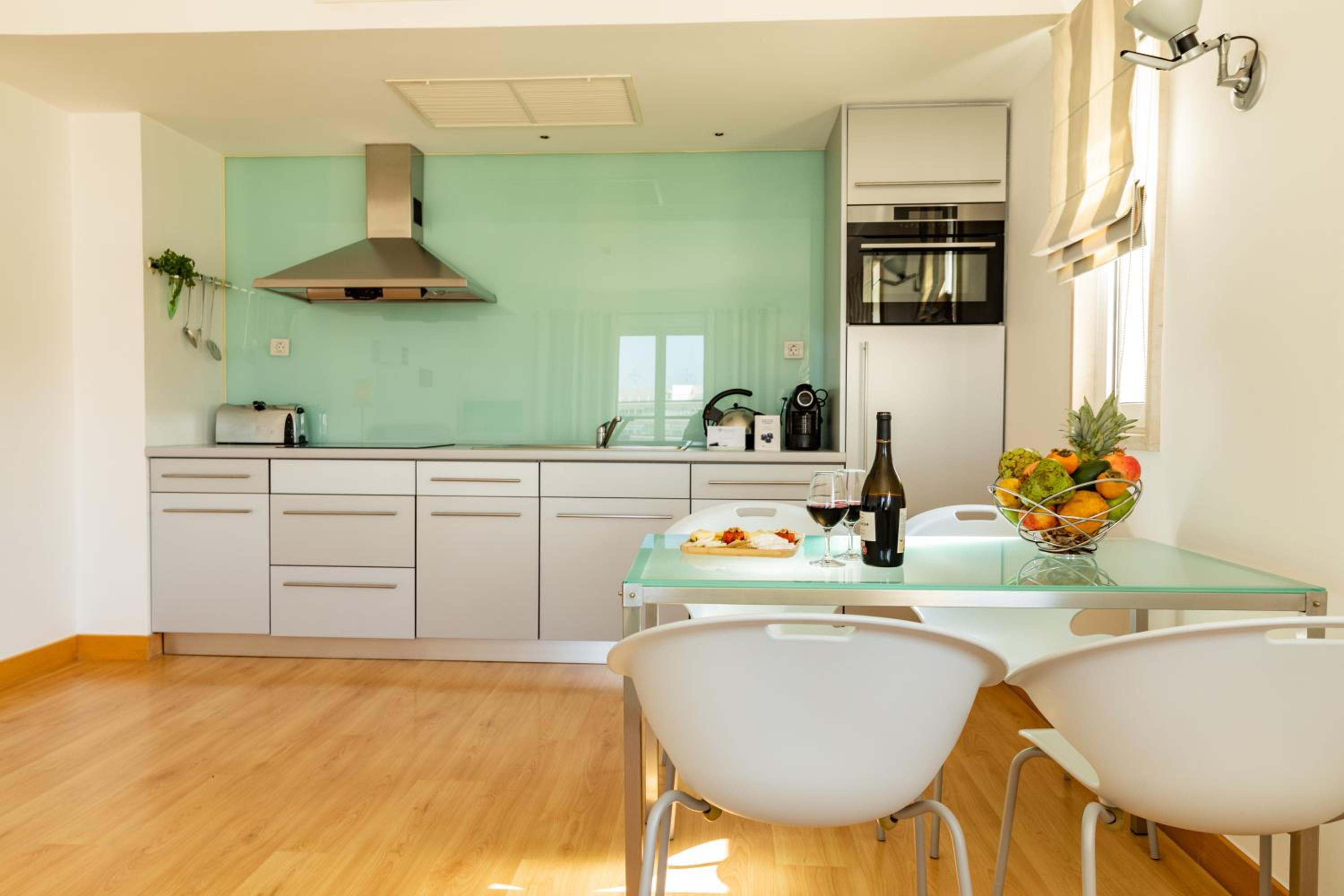 One-Bedroom Suite with Marina or Pool View (1-4 Adults) - Photo 11